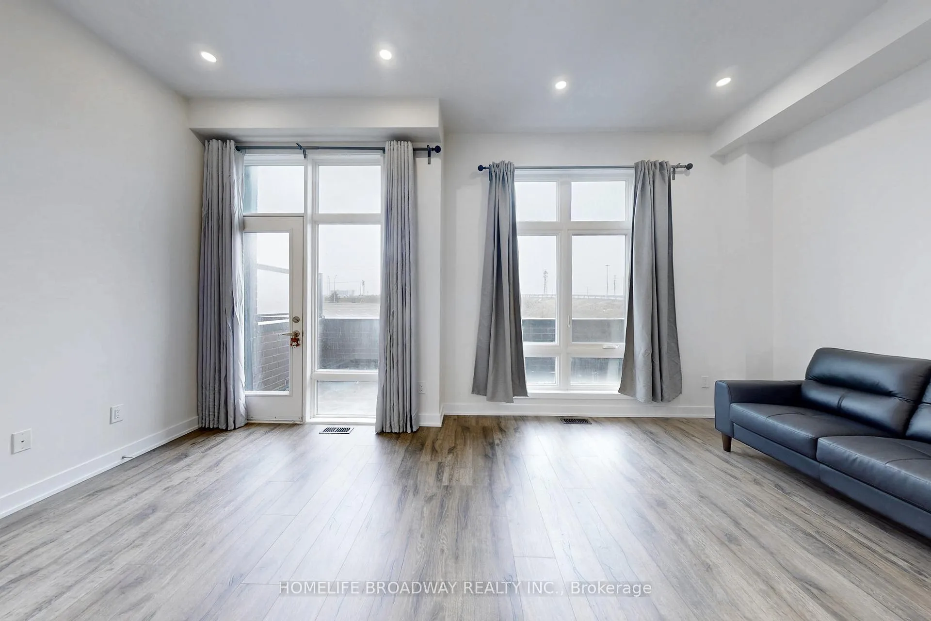 Photo 7 of 26 Carpaccio Avenue, Vaughan, Vellore Village — HOMEH