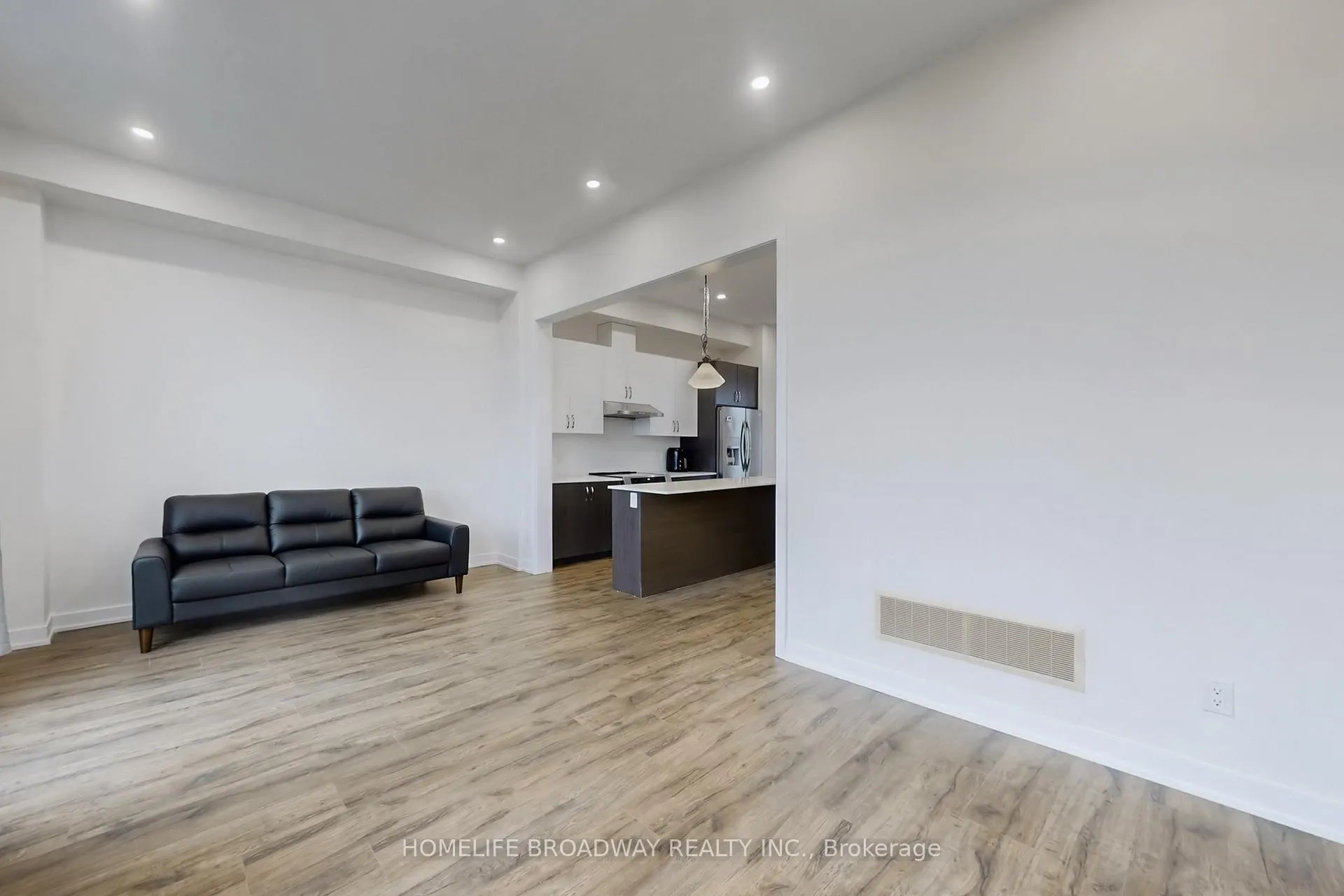 Photo 9 of 26 Carpaccio Avenue, Vaughan, Vellore Village — HOMEH