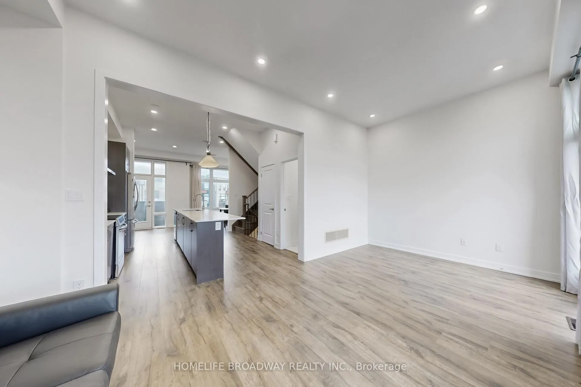 Photo 10 of 26 Carpaccio Avenue, Vaughan, Vellore Village — HOMEH