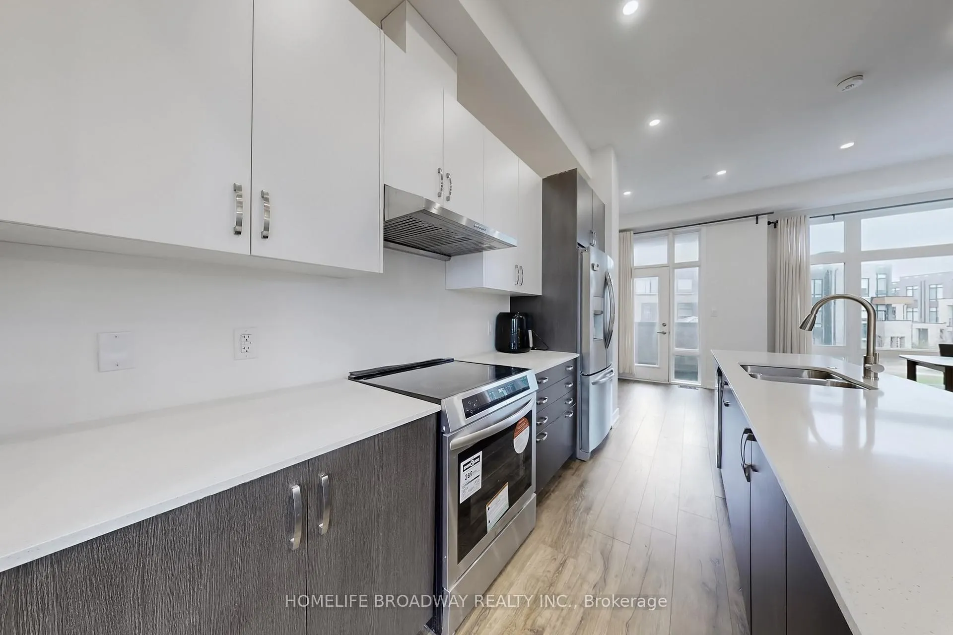 Photo 15 of 26 Carpaccio Avenue, Vaughan, Vellore Village — HOMEH