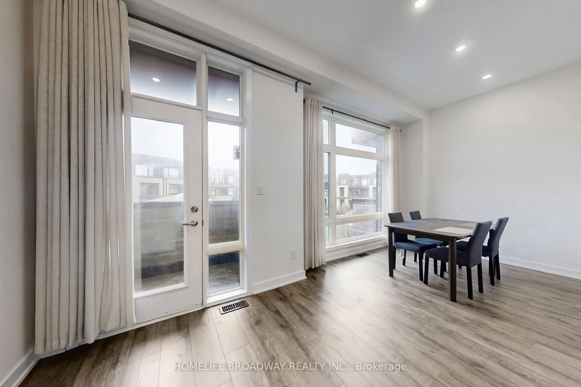 Photo 17 of 26 Carpaccio Avenue, Vaughan, Vellore Village — HOMEH