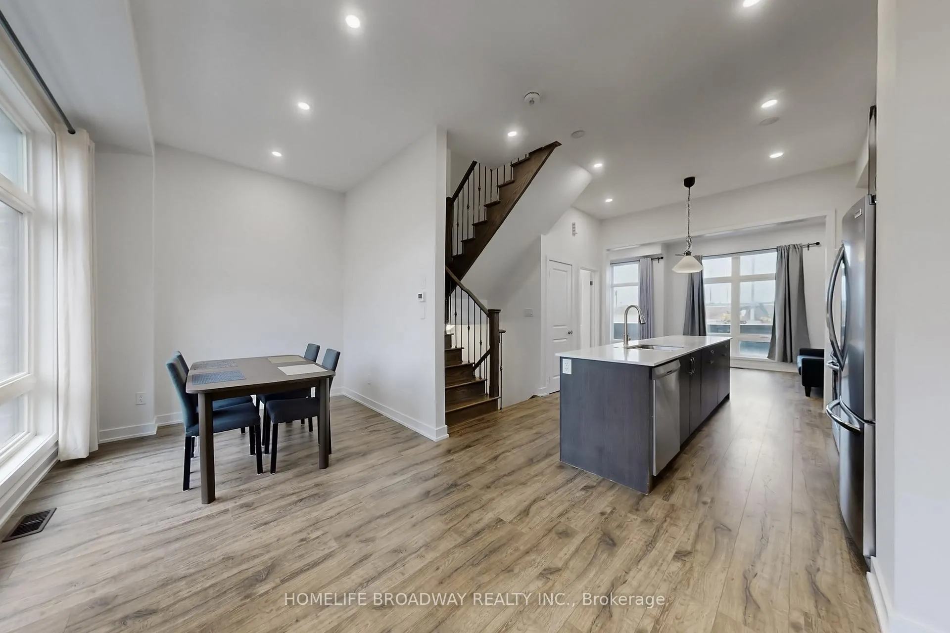 Photo 18 of 26 Carpaccio Avenue, Vaughan, Vellore Village — HOMEH
