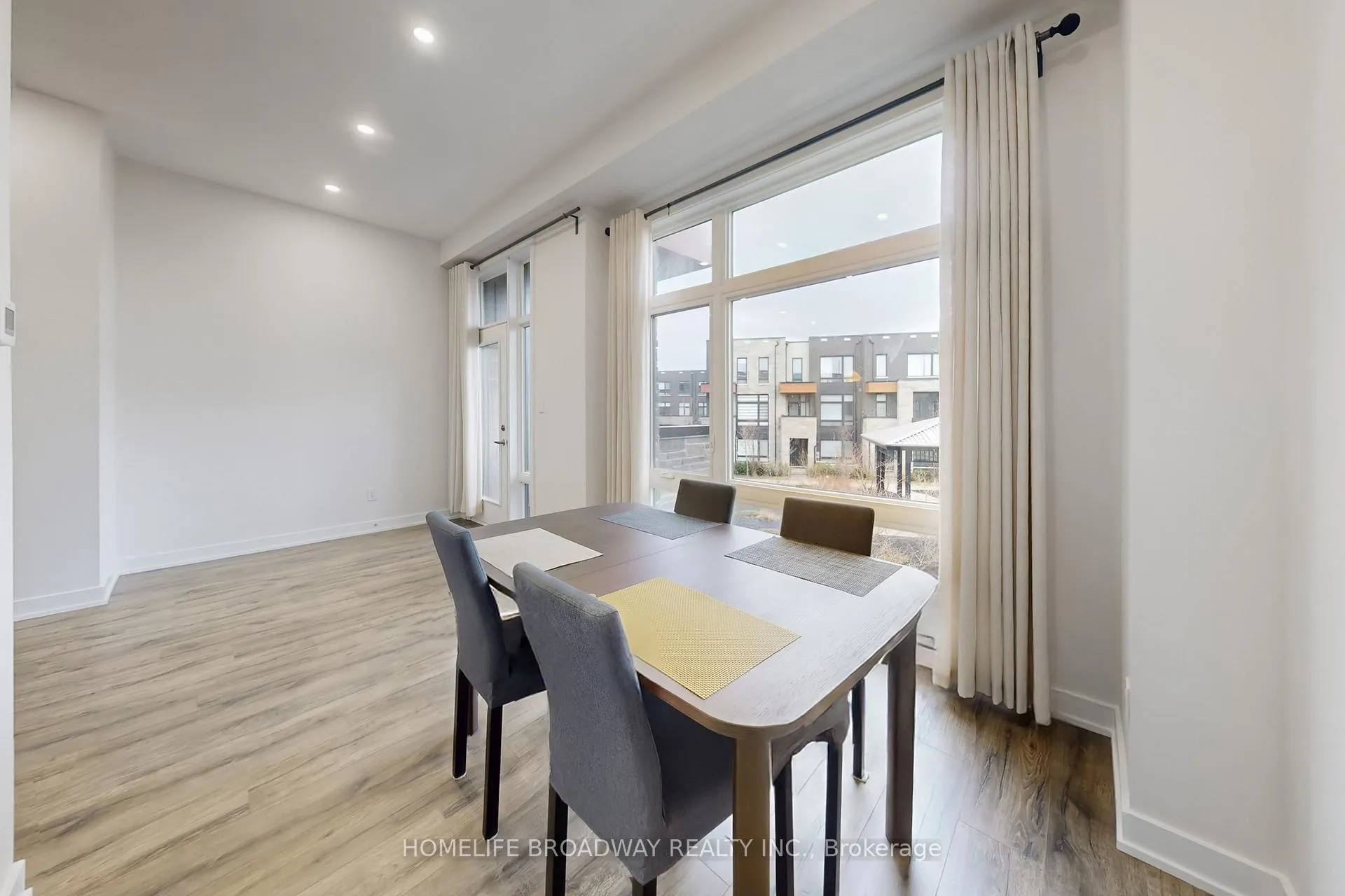 Photo 21 of 26 Carpaccio Avenue, Vaughan, Vellore Village — HOMEH