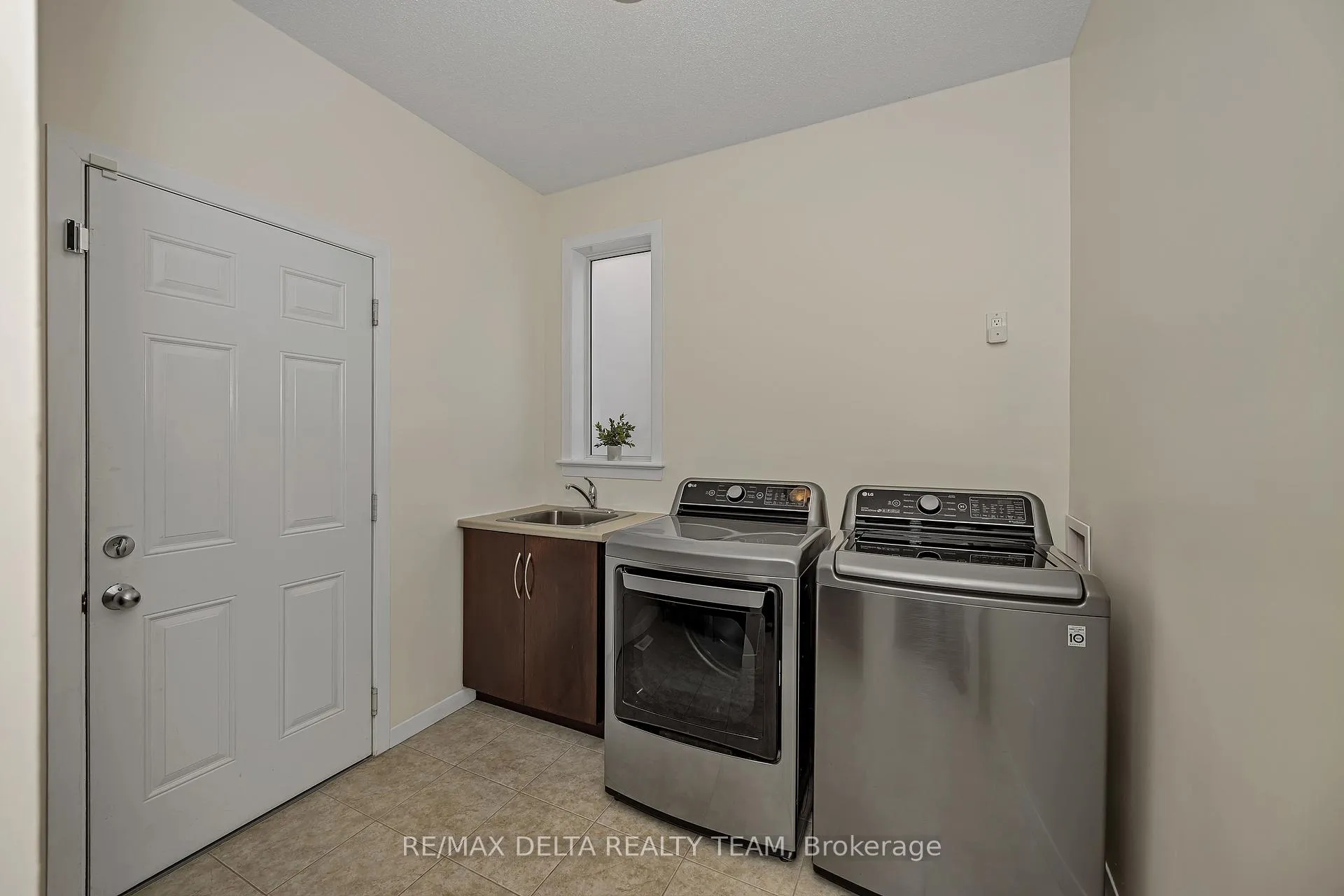 Photo 15 of 1889 Montmere Avenue, Ottawa, Notting Hill/Summerside — HOMEH