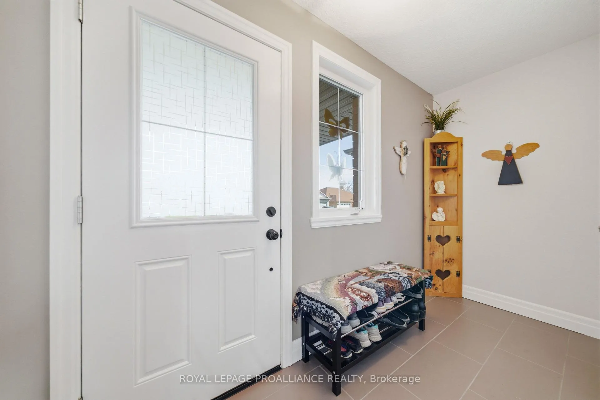Photo 5 of 12 Cortland Crescent, Quinte West, Murray Ward — HOMEH