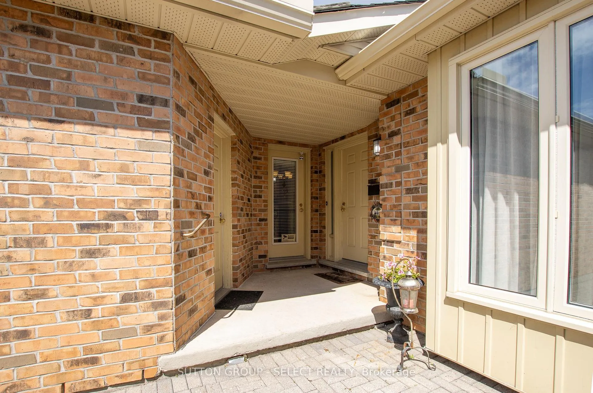 Photo 5 of Unit 4, 445 Riverside Drive, London, North N — HOMEH