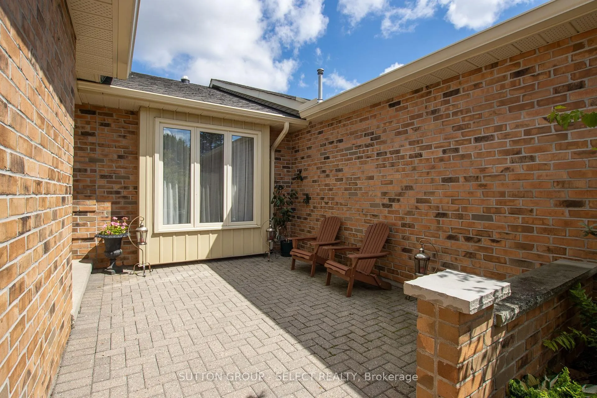 Photo 6 of Unit 4, 445 Riverside Drive, London, North N — HOMEH