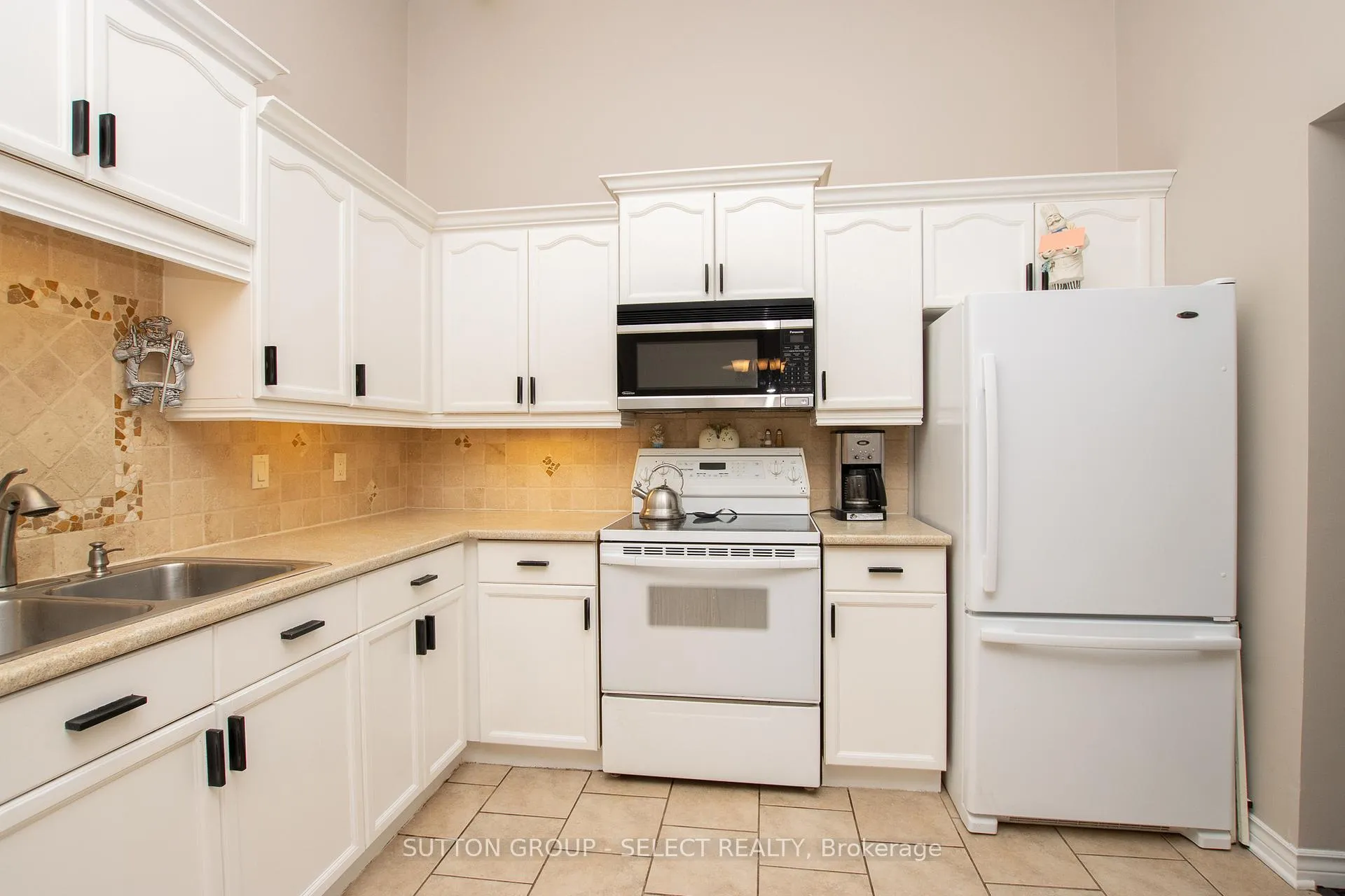Photo 13 of Unit 4, 445 Riverside Drive, London, North N — HOMEH