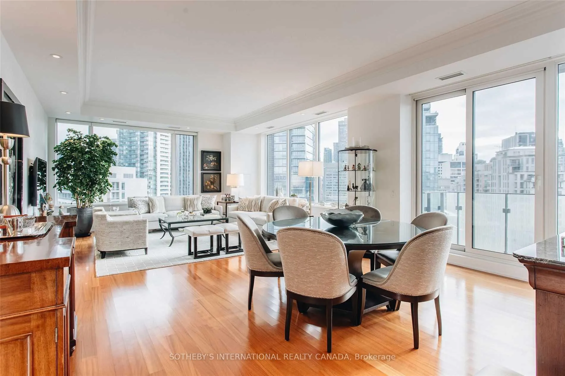 Photo 8 of Unit 1602, 88 Davenport Road, Toronto, The Annex — HOMEH
