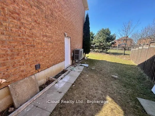 Photo 9 of Unit Basement, 28 Tianalee Crescent, Brampton, Fletcher's Meadow — HOMEH