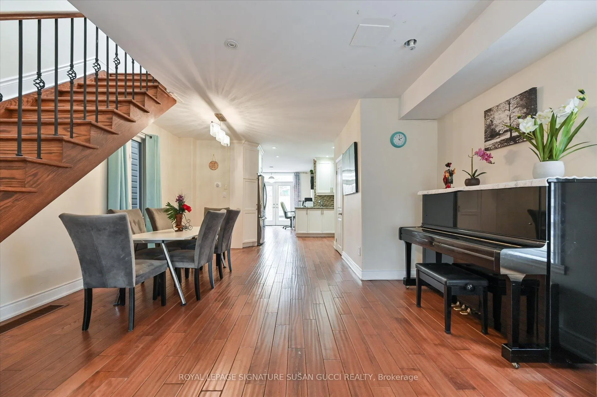 Photo 11 of 838 Sammon Avenue, Toronto, Danforth Village-East York — HOMEH