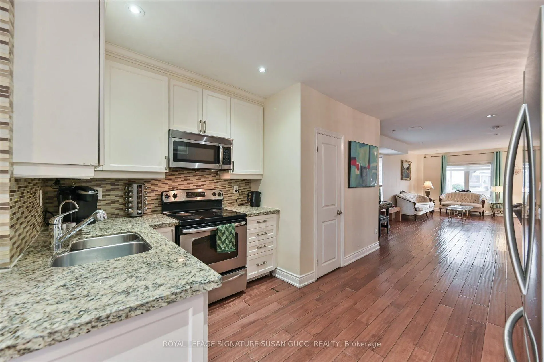 Photo 15 of 838 Sammon Avenue, Toronto, Danforth Village-East York — HOMEH