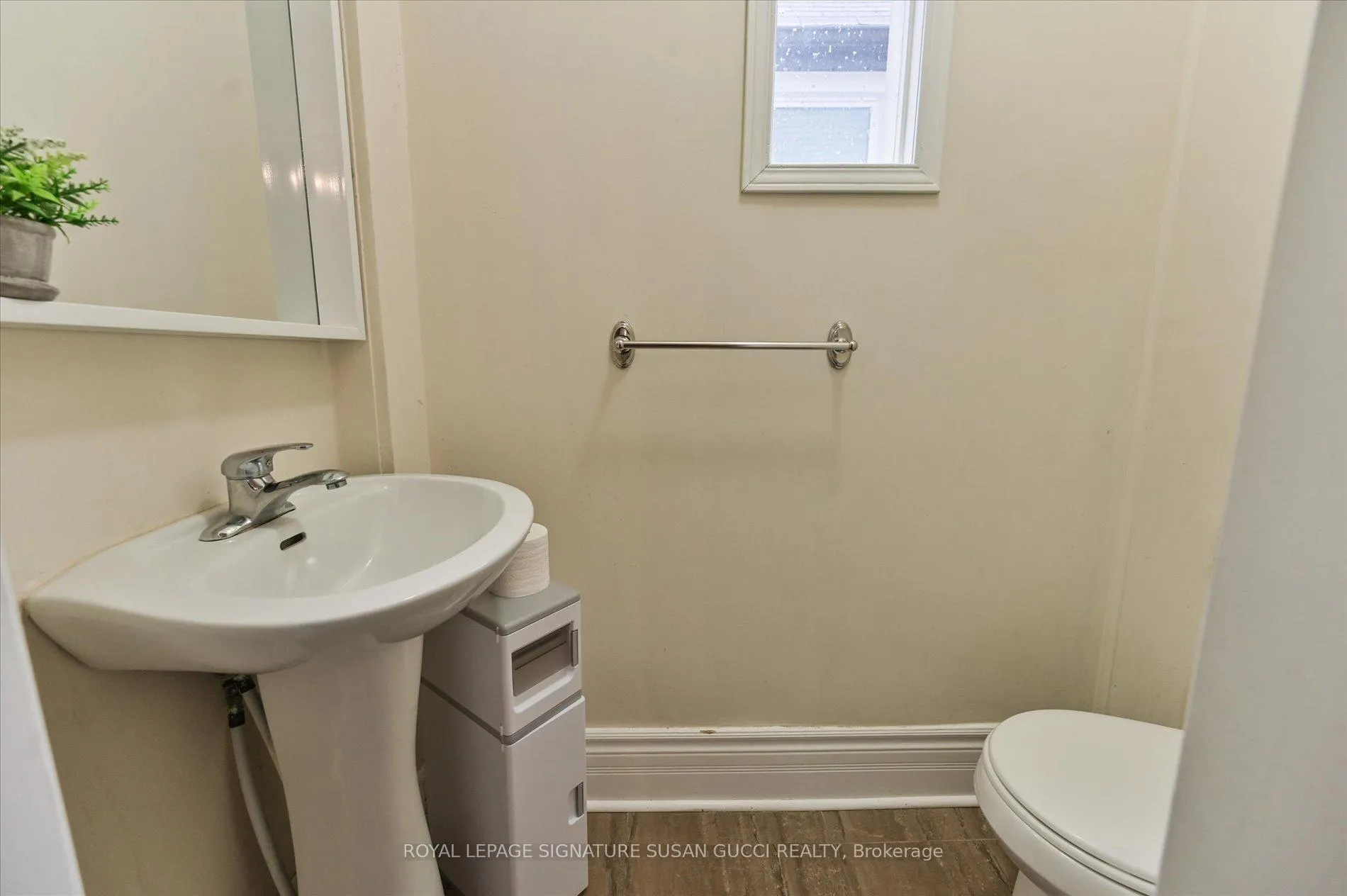 Photo 20 of 838 Sammon Avenue, Toronto, Danforth Village-East York — HOMEH