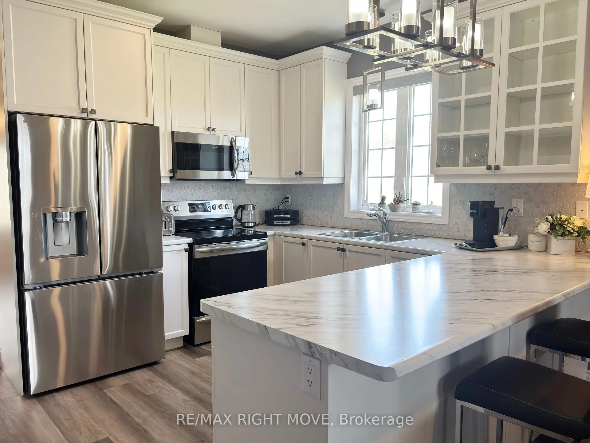 Photo 10 of 370 Lucy Lane, Orillia — HOMEH