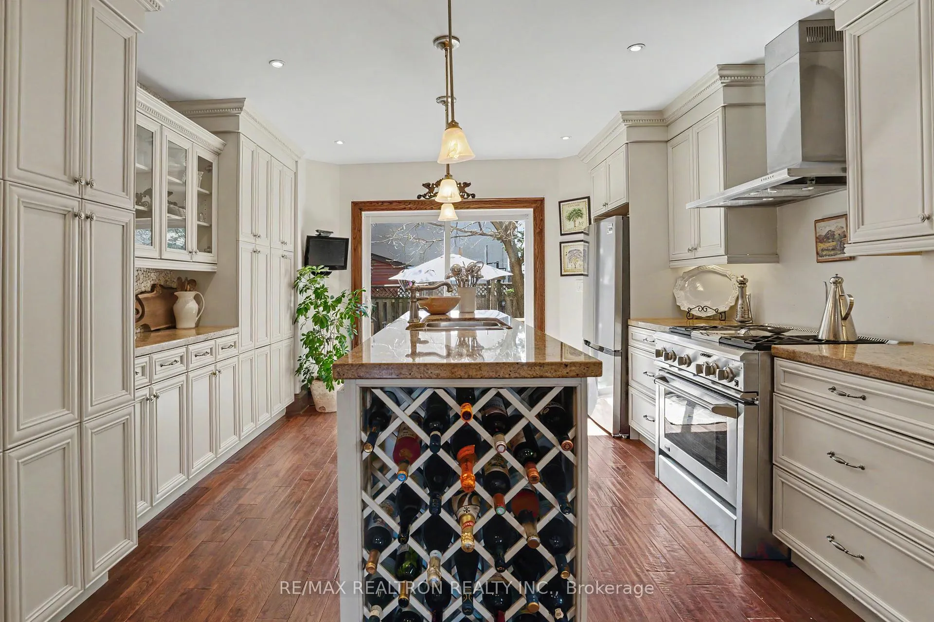Photo 9 of 483 Roehampton Avenue, Toronto, Mount Pleasant East — HOMEH