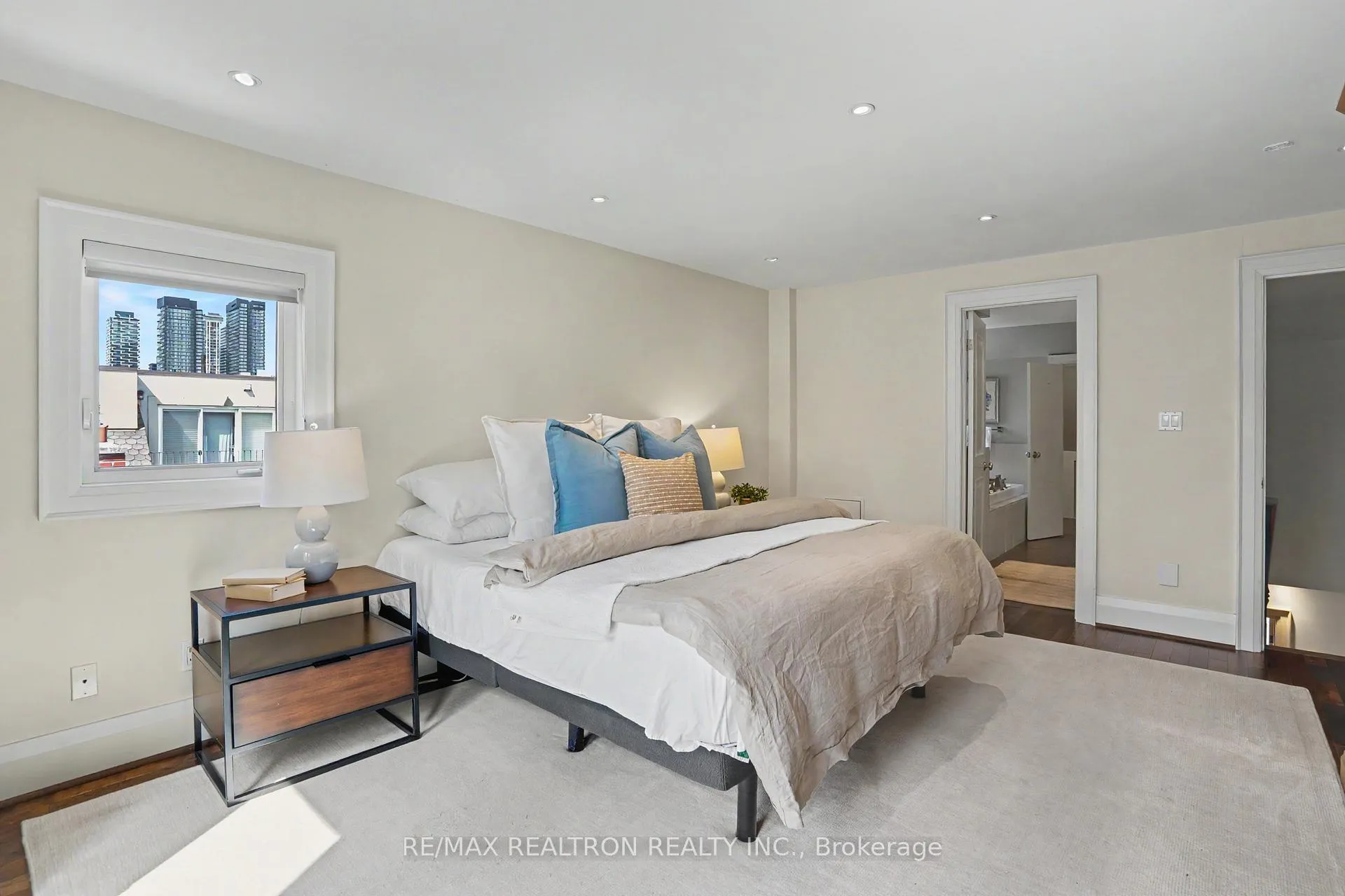 Photo 12 of 483 Roehampton Avenue, Toronto, Mount Pleasant East — HOMEH