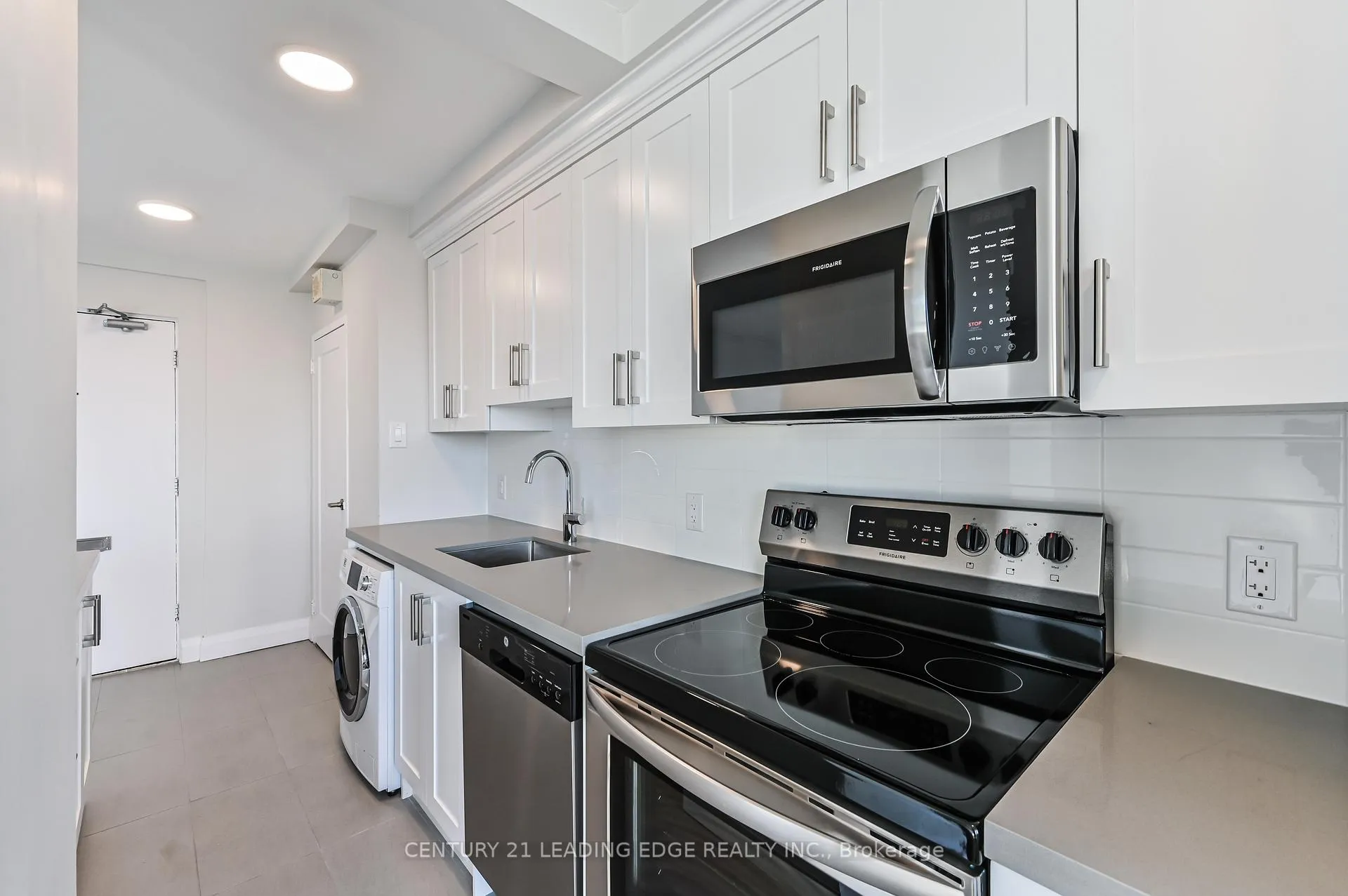 Photo 4 of Unit 907, 20 Prince Arthur Avenue, Toronto, The Annex — HOMEH