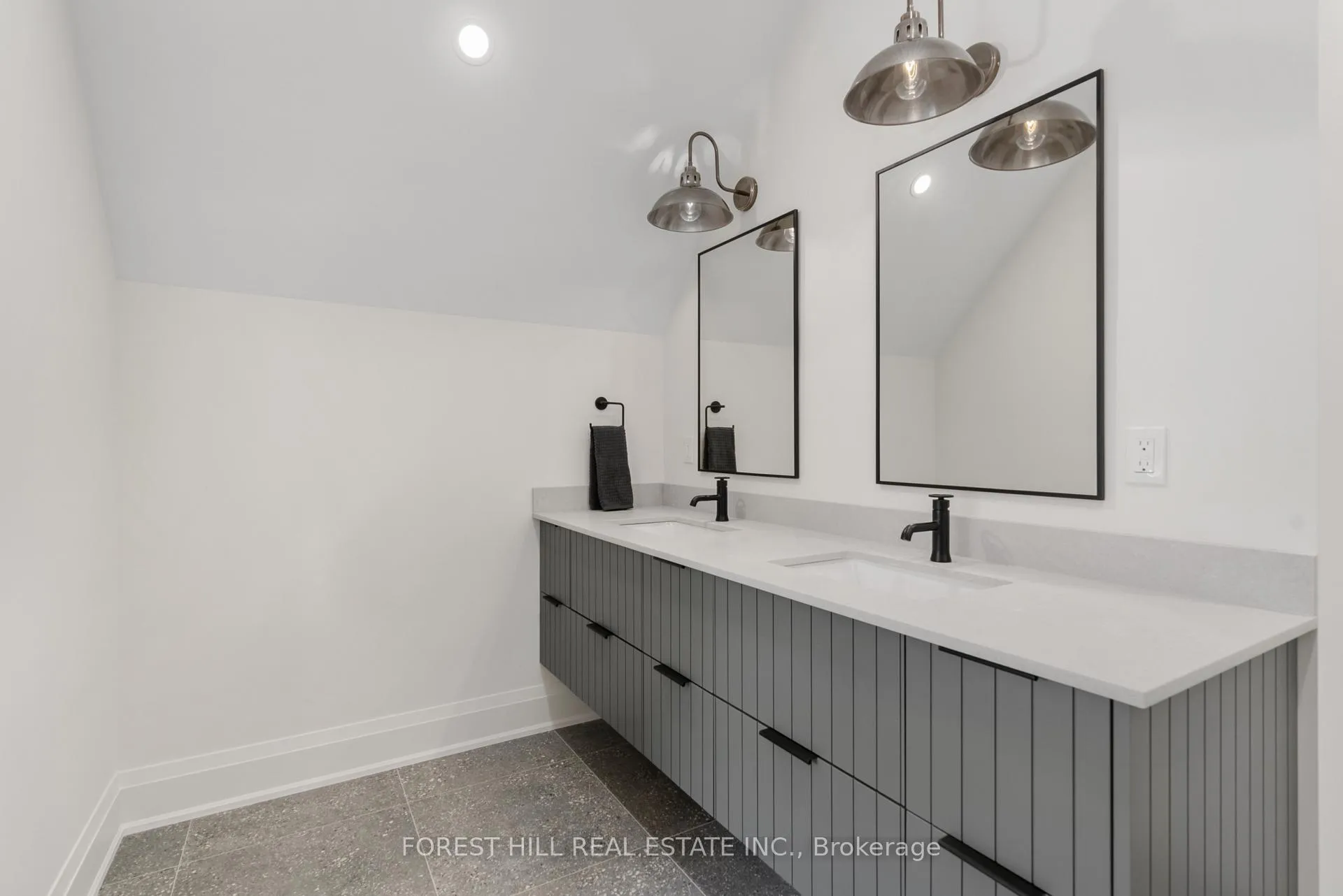 Photo 62 of 271 Codrington Street, Barrie, Codrington — HOMEH