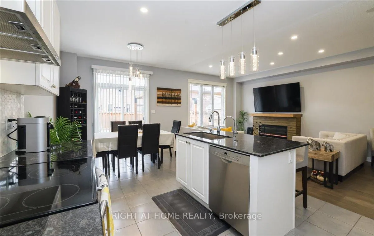 Photo 10 of 24 Prady Lane, New Tecumseth, Tottenham — HOMEH