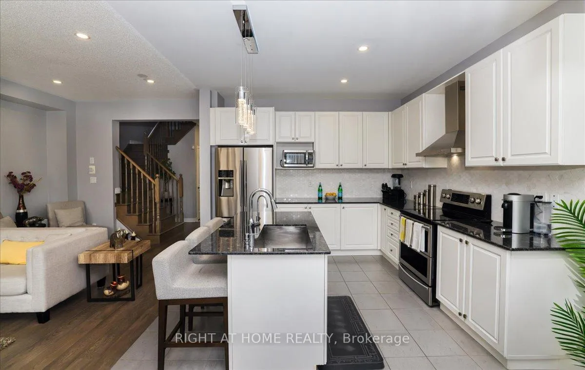 Photo 11 of 24 Prady Lane, New Tecumseth, Tottenham — HOMEH
