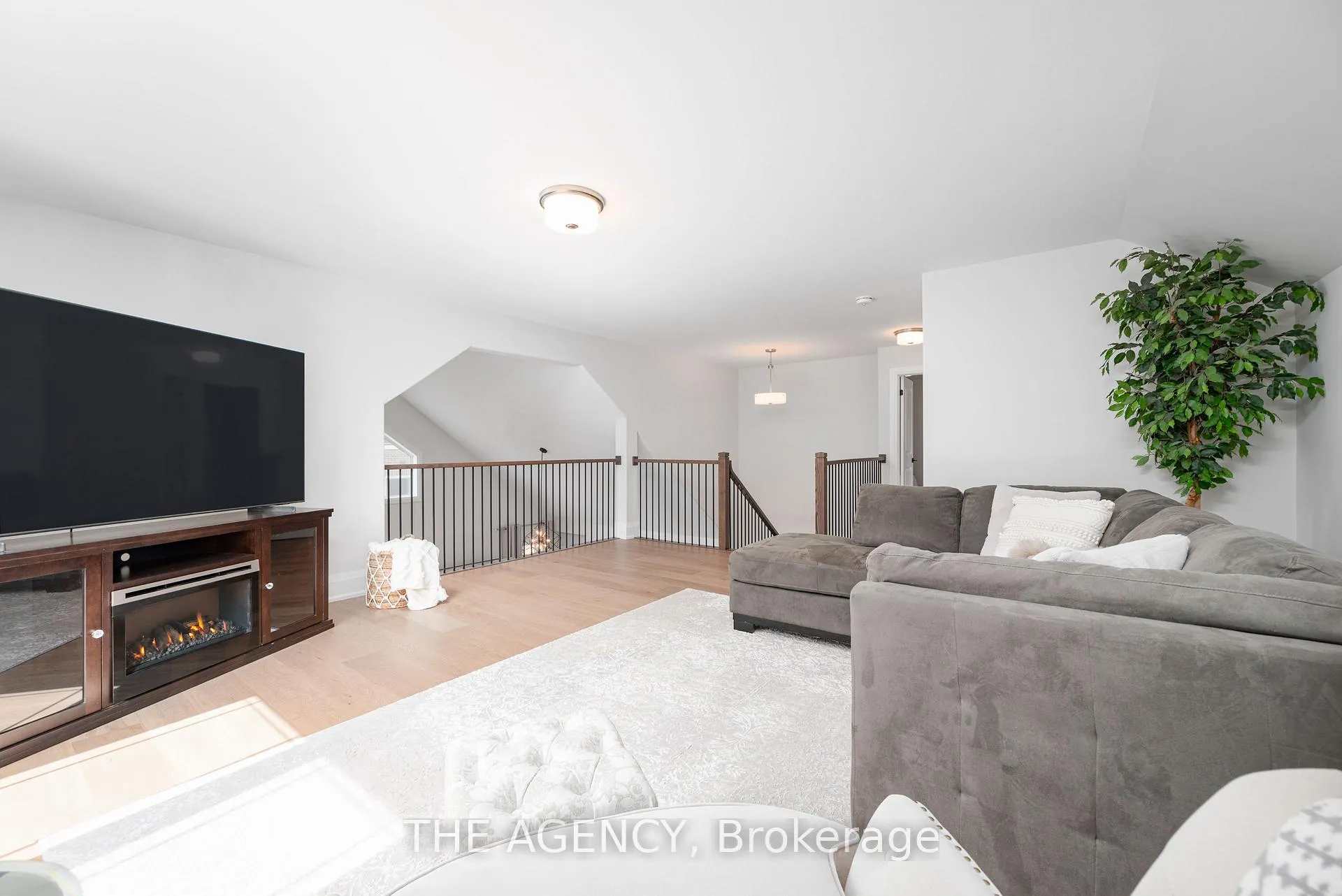 Photo 6 of 425 Melling Avenue, Peterborough, Northcrest Ward 5 — HOMEH
