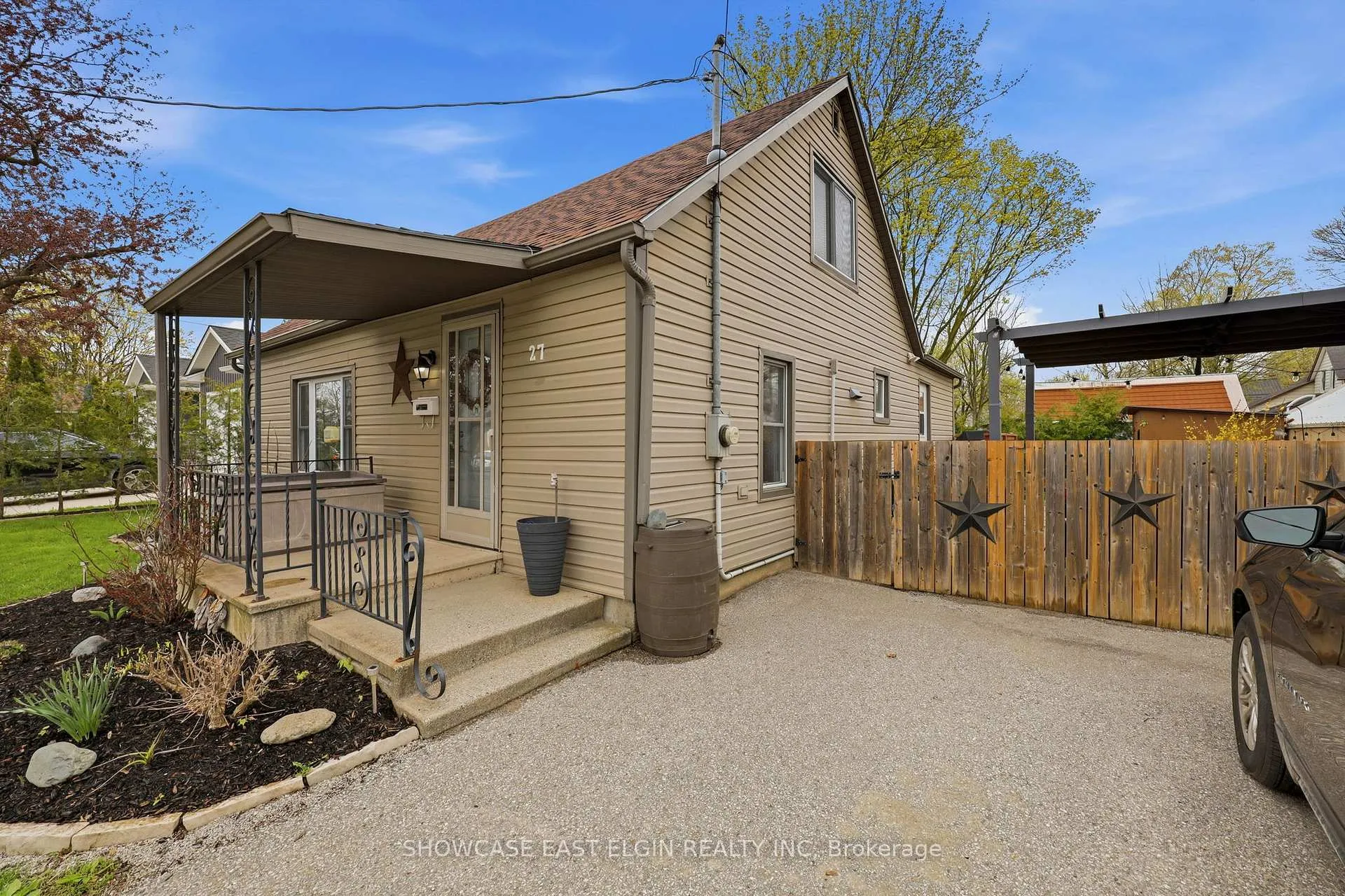 Photo 2 of 27 Linden Street, Aylmer — HOMEH