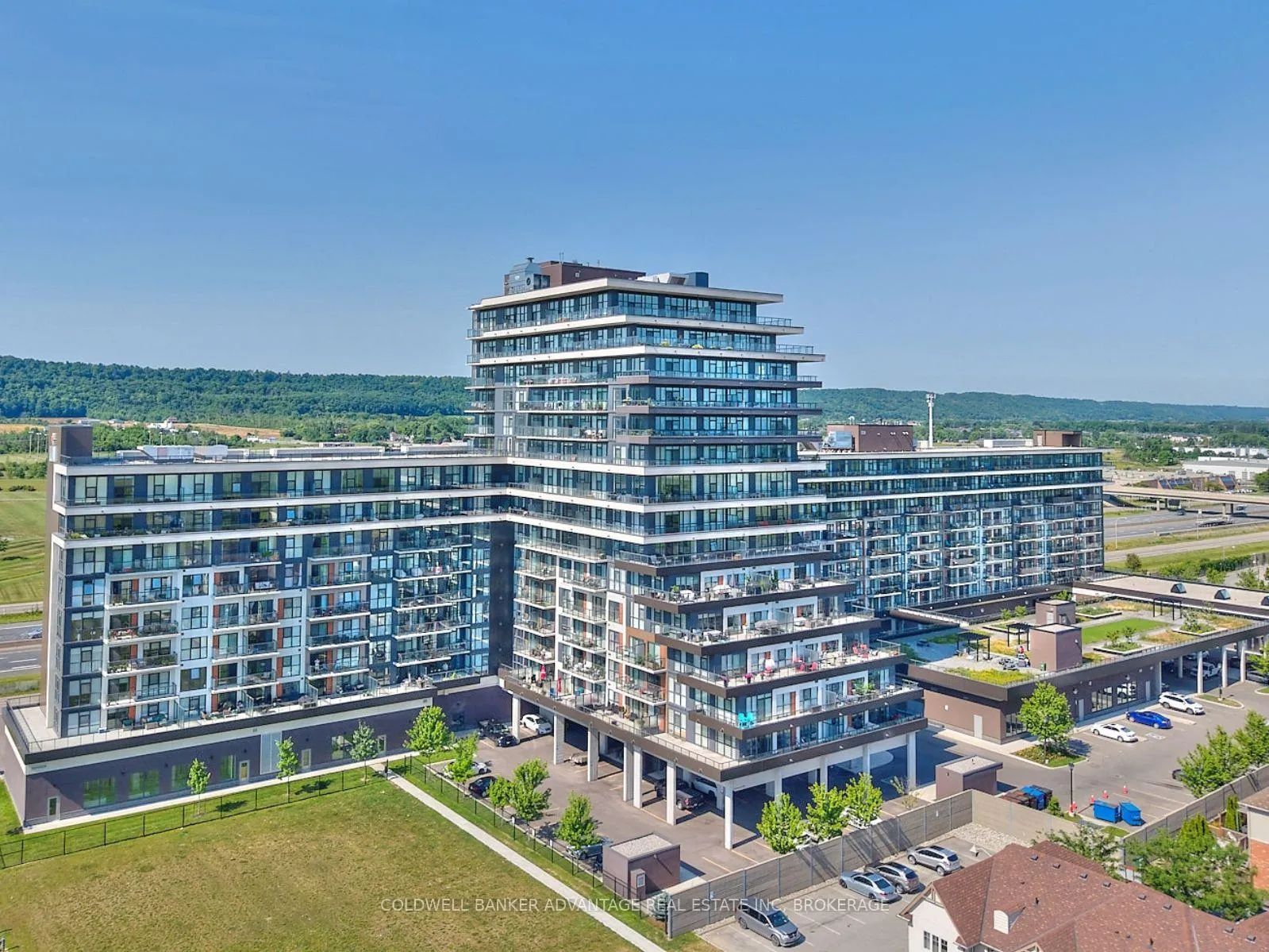 Front of Unit 610, 550 North Service Road