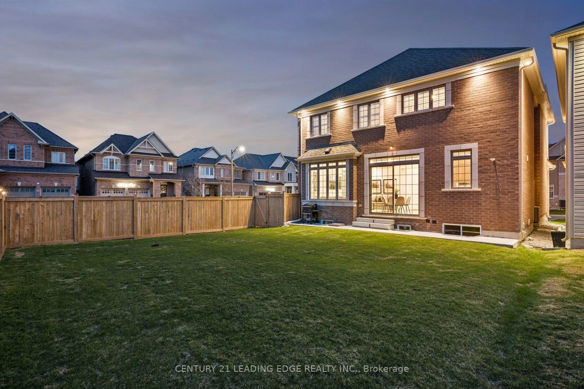 Photo 4 of 2636 Craftsman Drive, Oshawa, Windfields — HOMEH