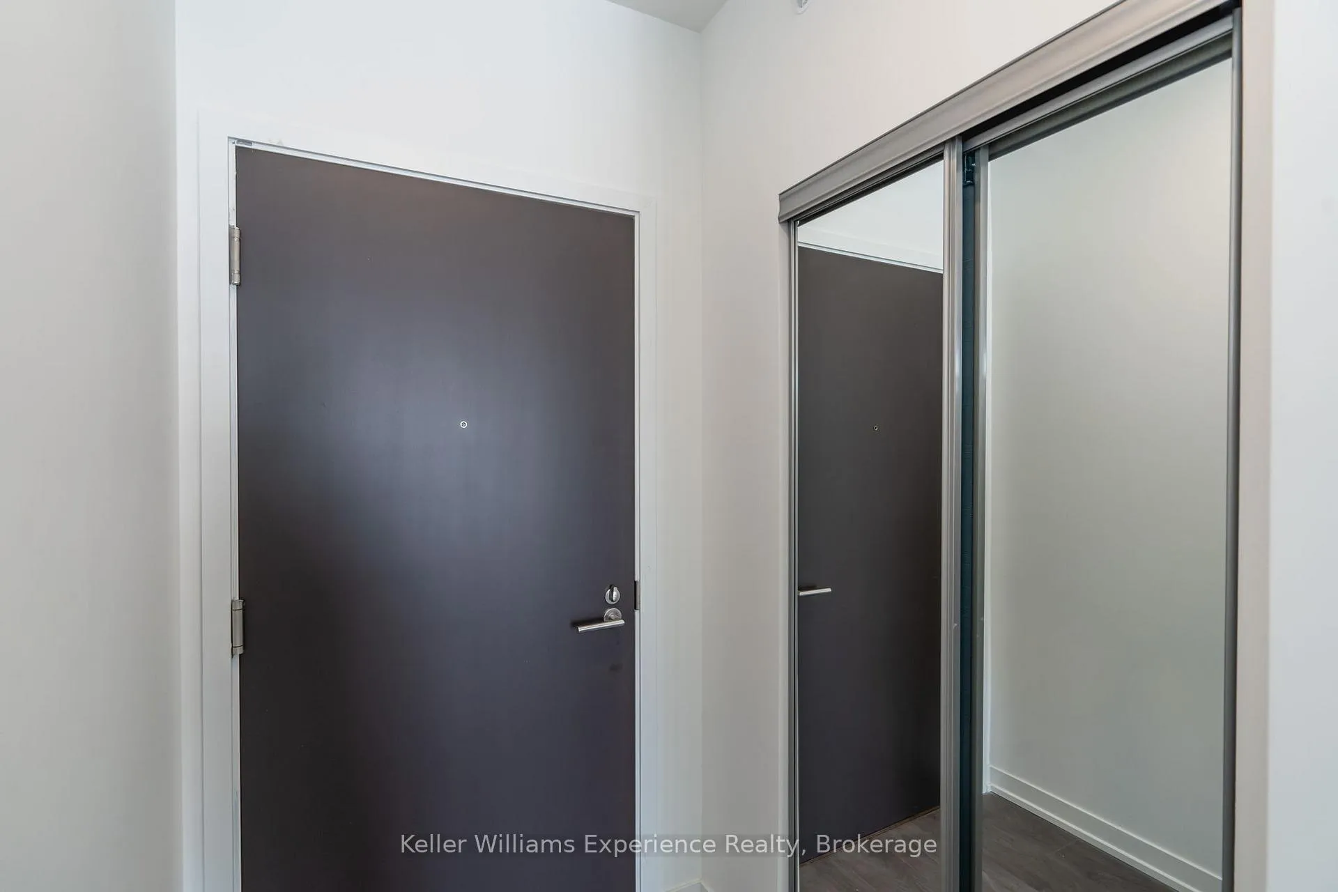 Photo 3 of Unit 1910, 39 Mary Street, Barrie, City Centre — HOMEH