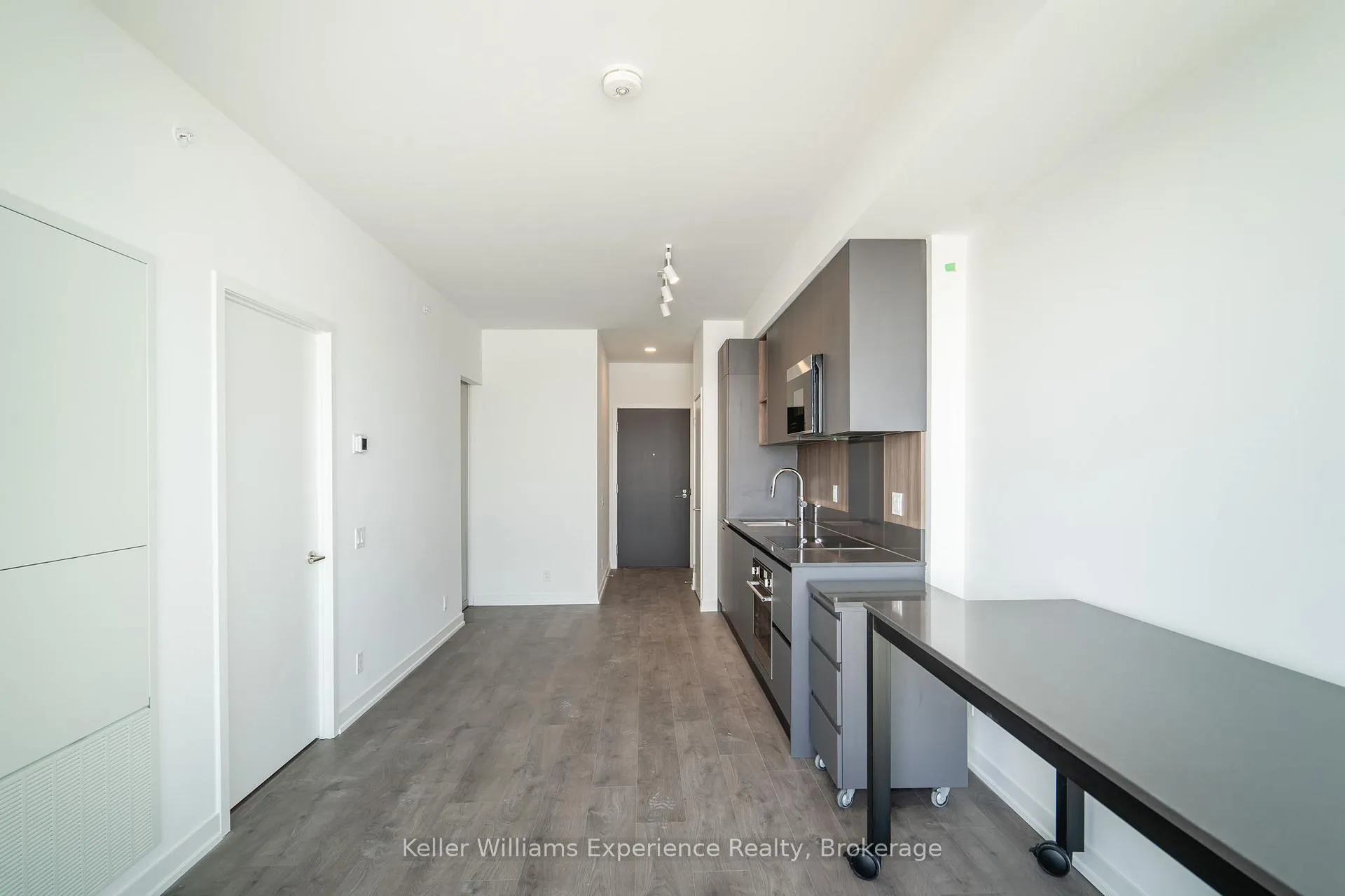 Photo 5 of Unit 1910, 39 Mary Street, Barrie, City Centre — HOMEH