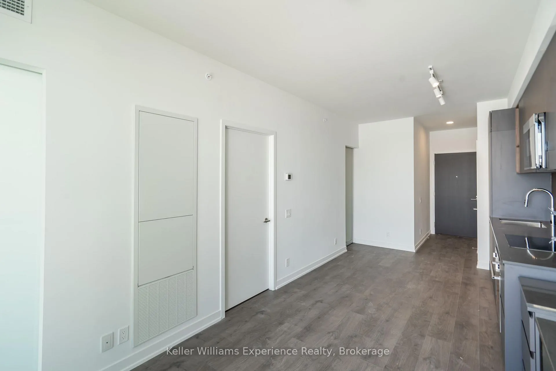 Photo 10 of Unit 1910, 39 Mary Street, Barrie, City Centre — HOMEH