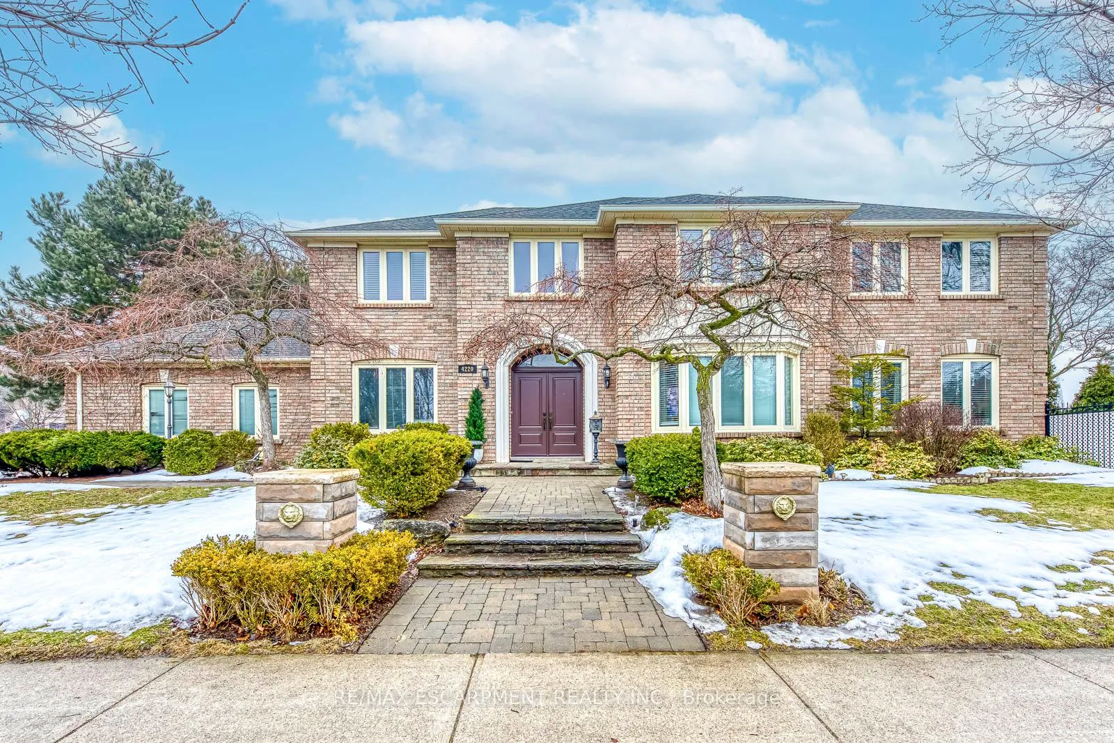 Photo 1 of 4220 Millcroft Park Drive, Burlington, Rose — HOMEH