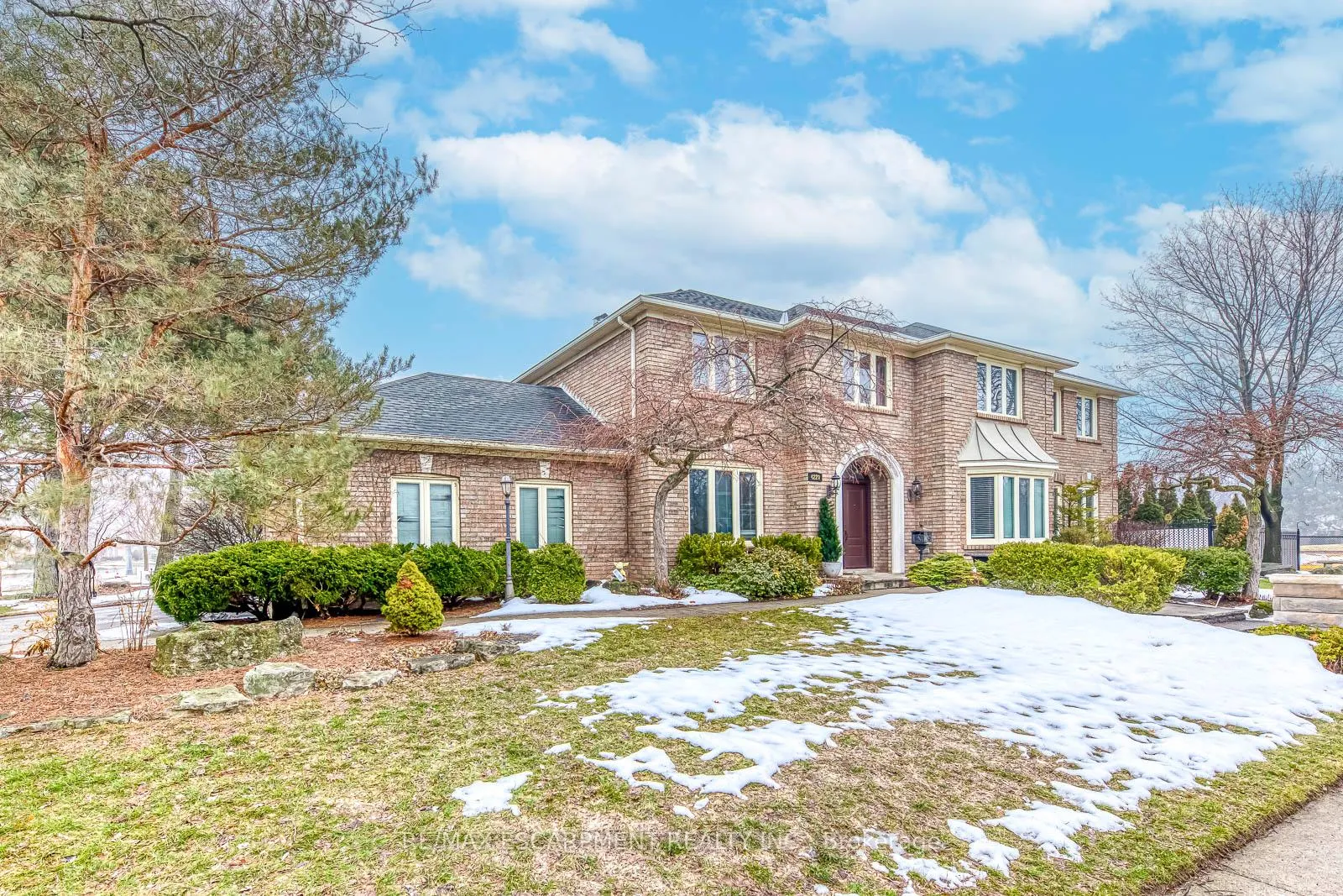 Photo 2 of 4220 Millcroft Park Drive, Burlington, Rose — HOMEH