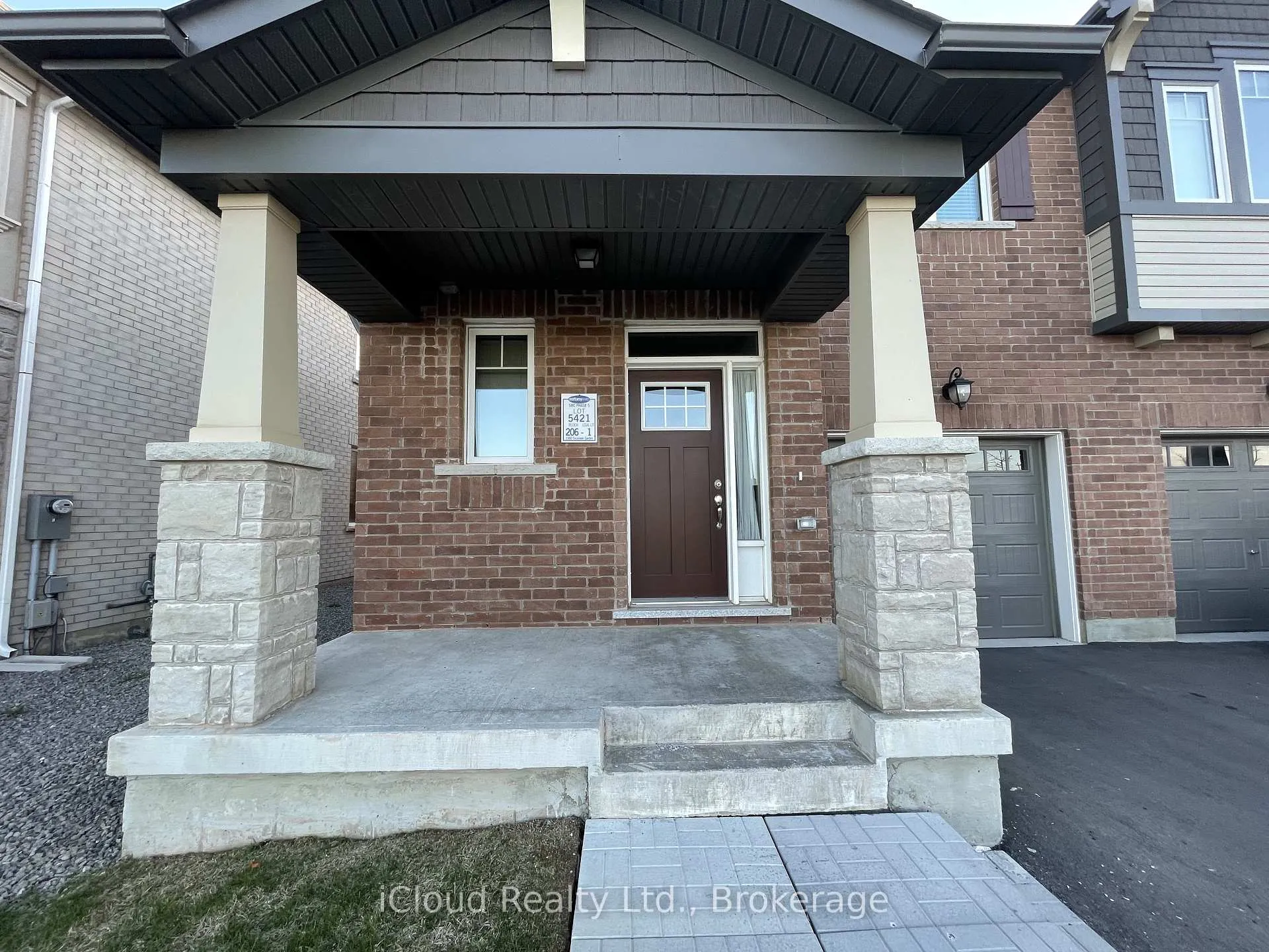 Photo 2 of 1360 Sycamore Gardens, Milton, Cobban — HOMEH