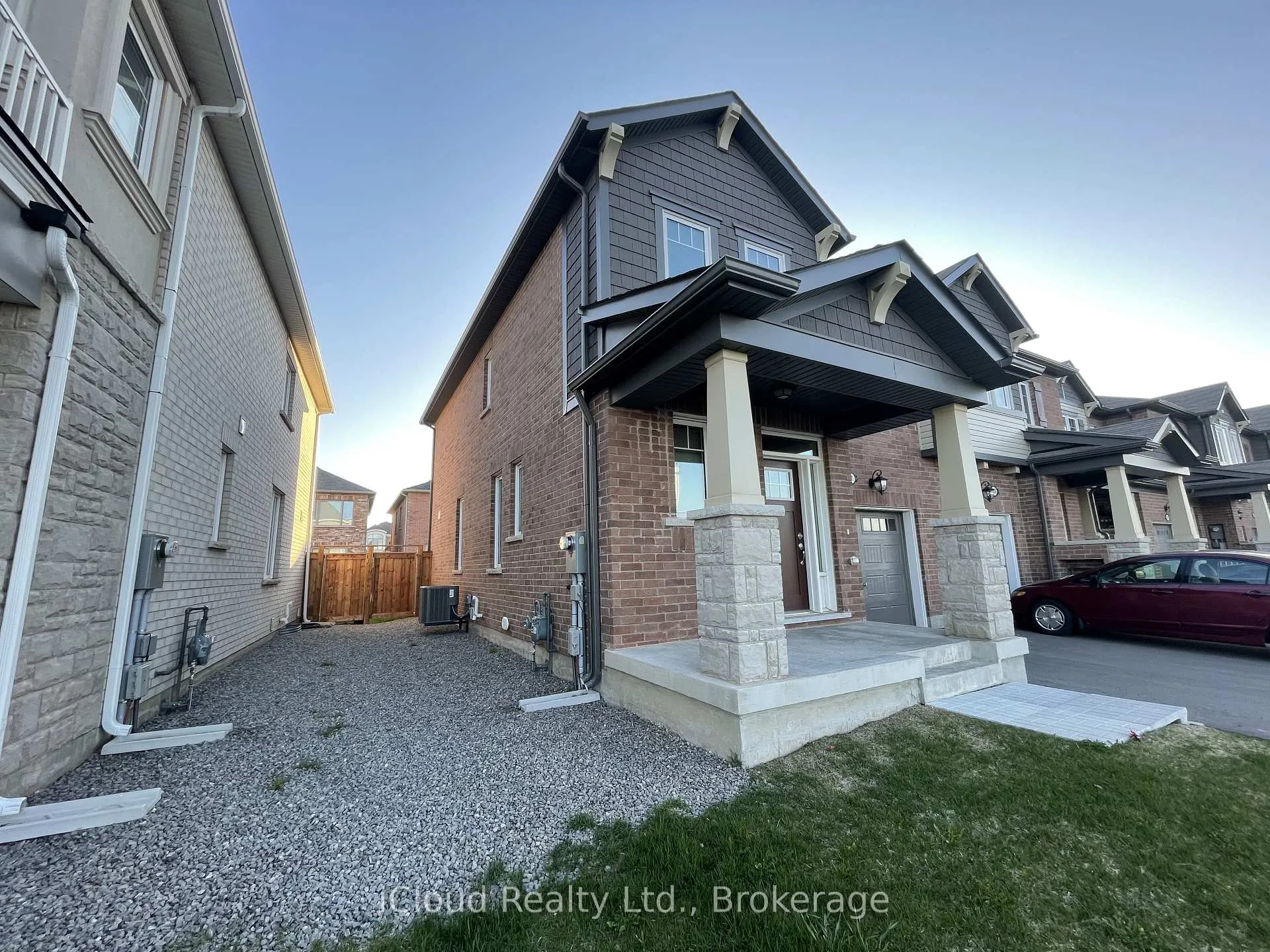 Photo 3 of 1360 Sycamore Gardens, Milton, Cobban — HOMEH