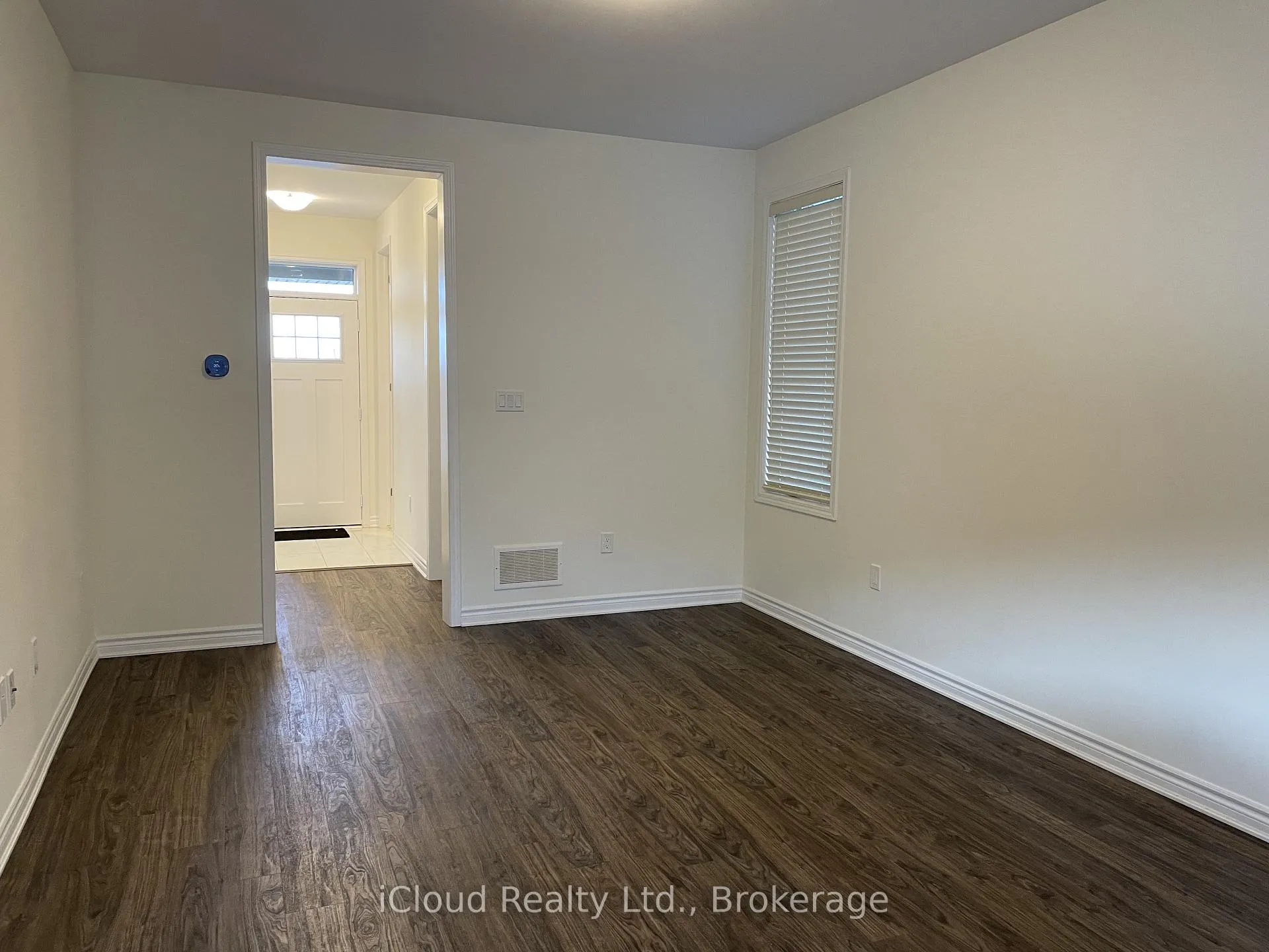 Photo 9 of 1360 Sycamore Gardens, Milton, Cobban — HOMEH