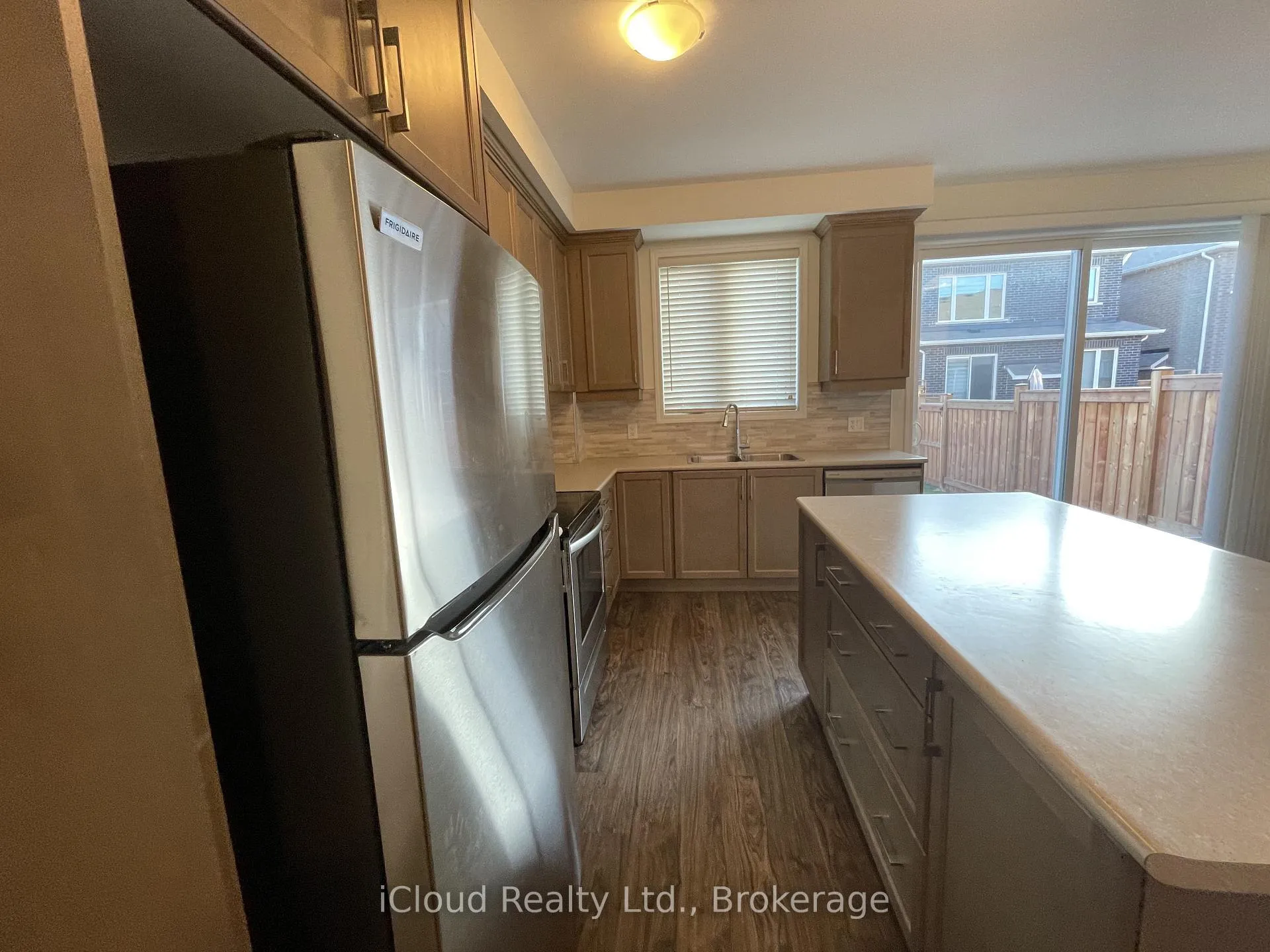 Photo 11 of 1360 Sycamore Gardens, Milton, Cobban — HOMEH