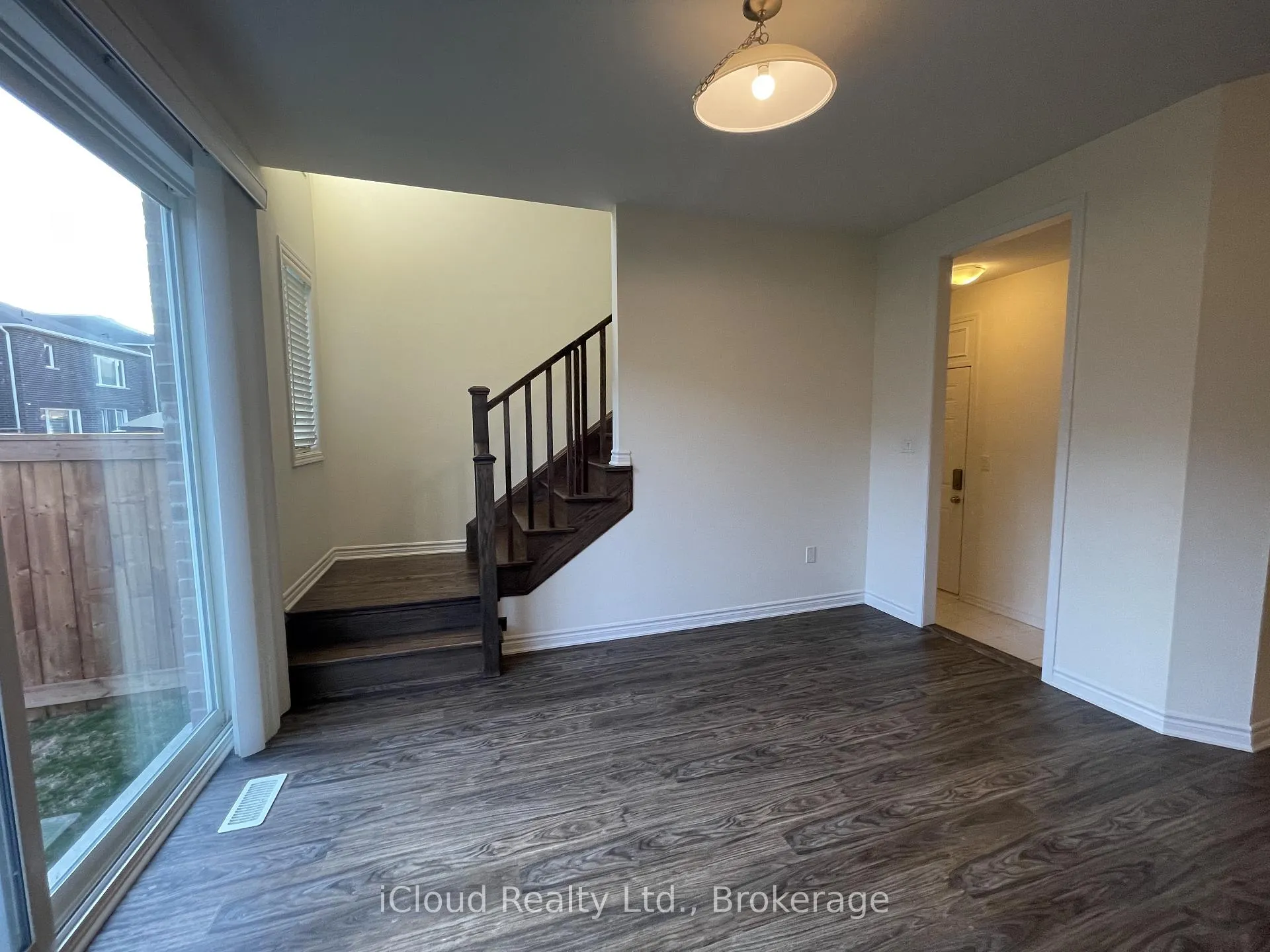 Photo 12 of 1360 Sycamore Gardens, Milton, Cobban — HOMEH