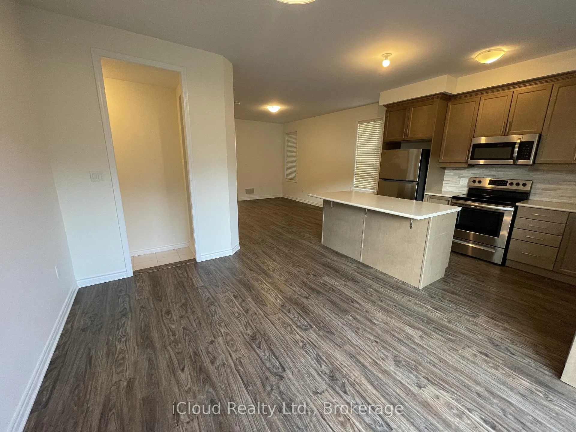 Photo 14 of 1360 Sycamore Gardens, Milton, Cobban — HOMEH