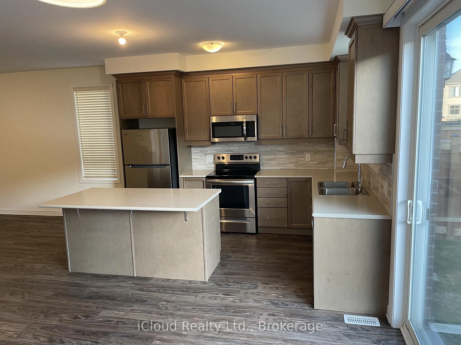 Photo 18 of 1360 Sycamore Gardens, Milton, Cobban — HOMEH