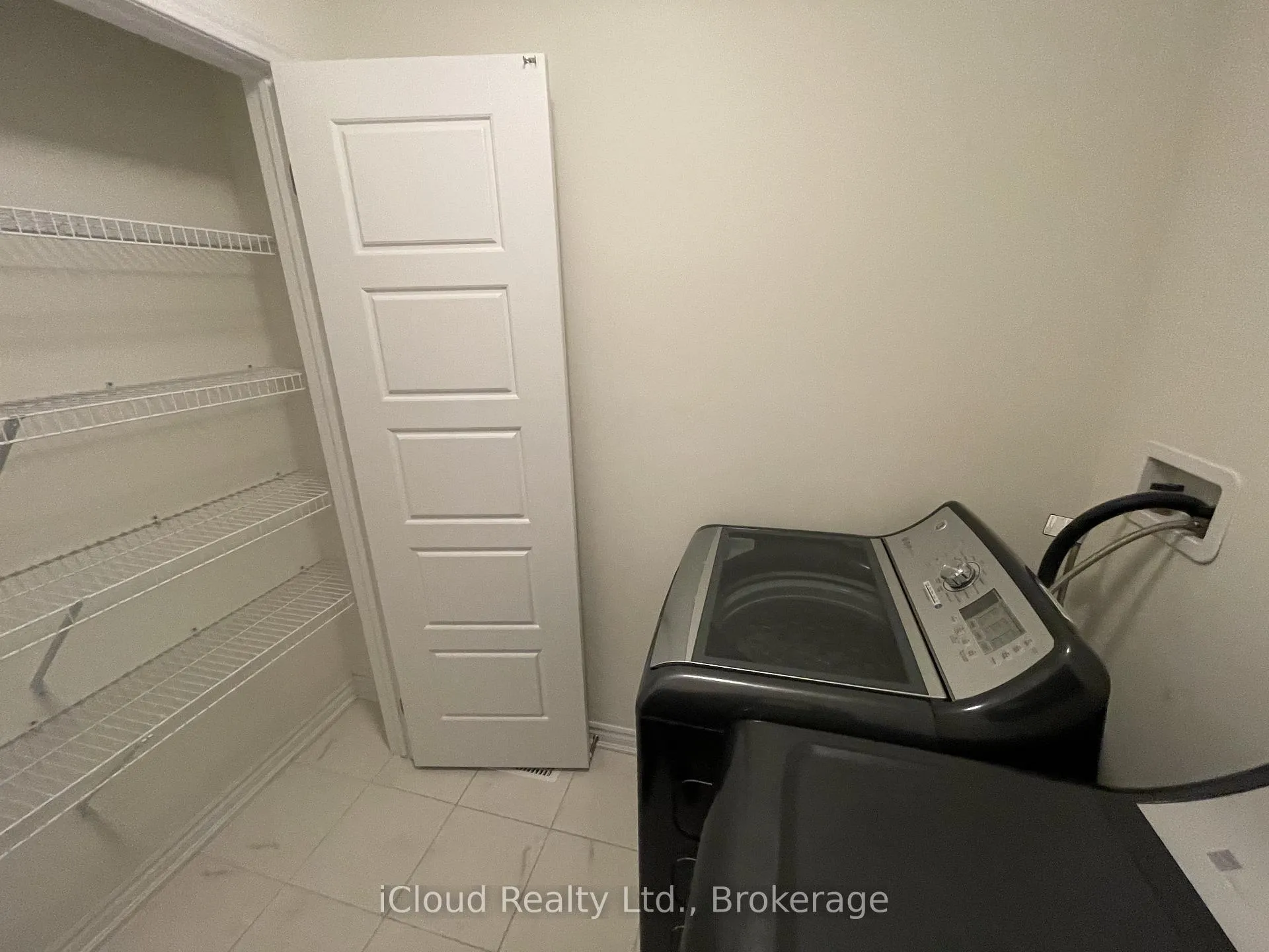 Photo 22 of 1360 Sycamore Gardens, Milton, Cobban — HOMEH