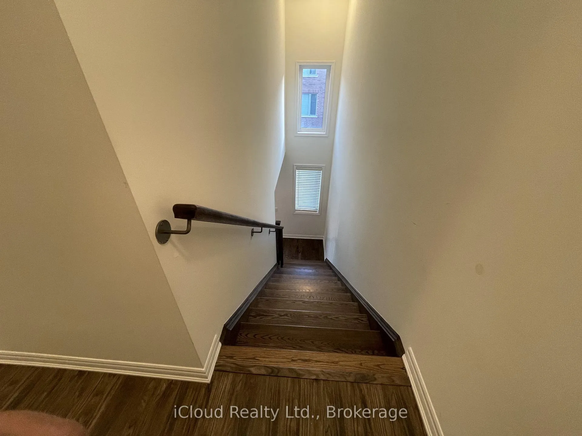Photo 23 of 1360 Sycamore Gardens, Milton, Cobban — HOMEH
