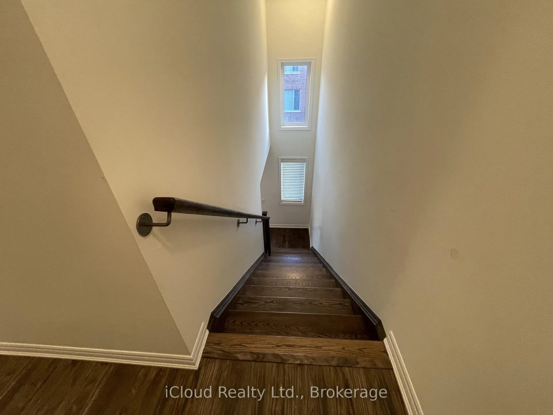Photo 24 of 1360 Sycamore Gardens, Milton, Cobban — HOMEH