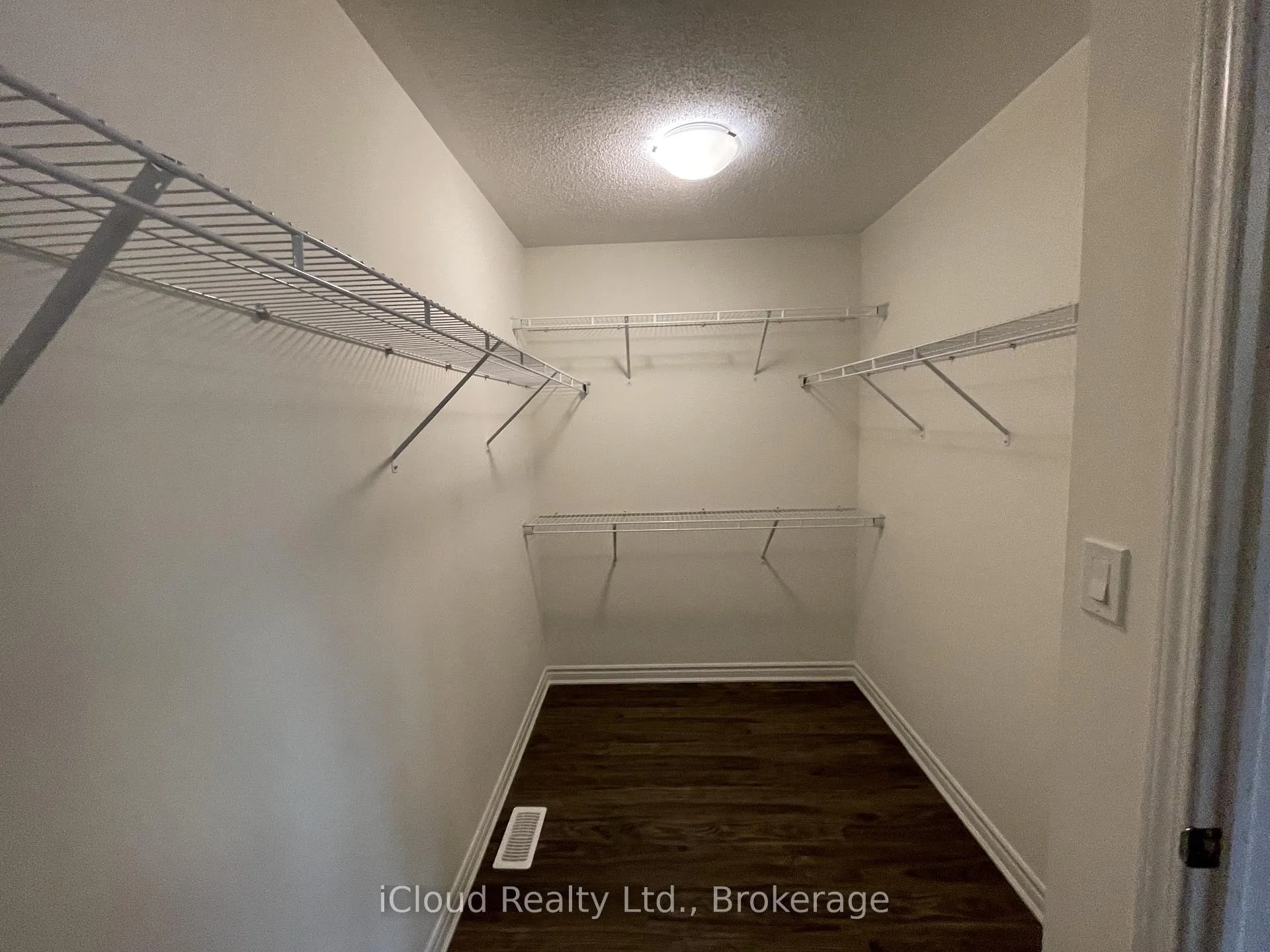 Photo 29 of 1360 Sycamore Gardens, Milton, Cobban — HOMEH