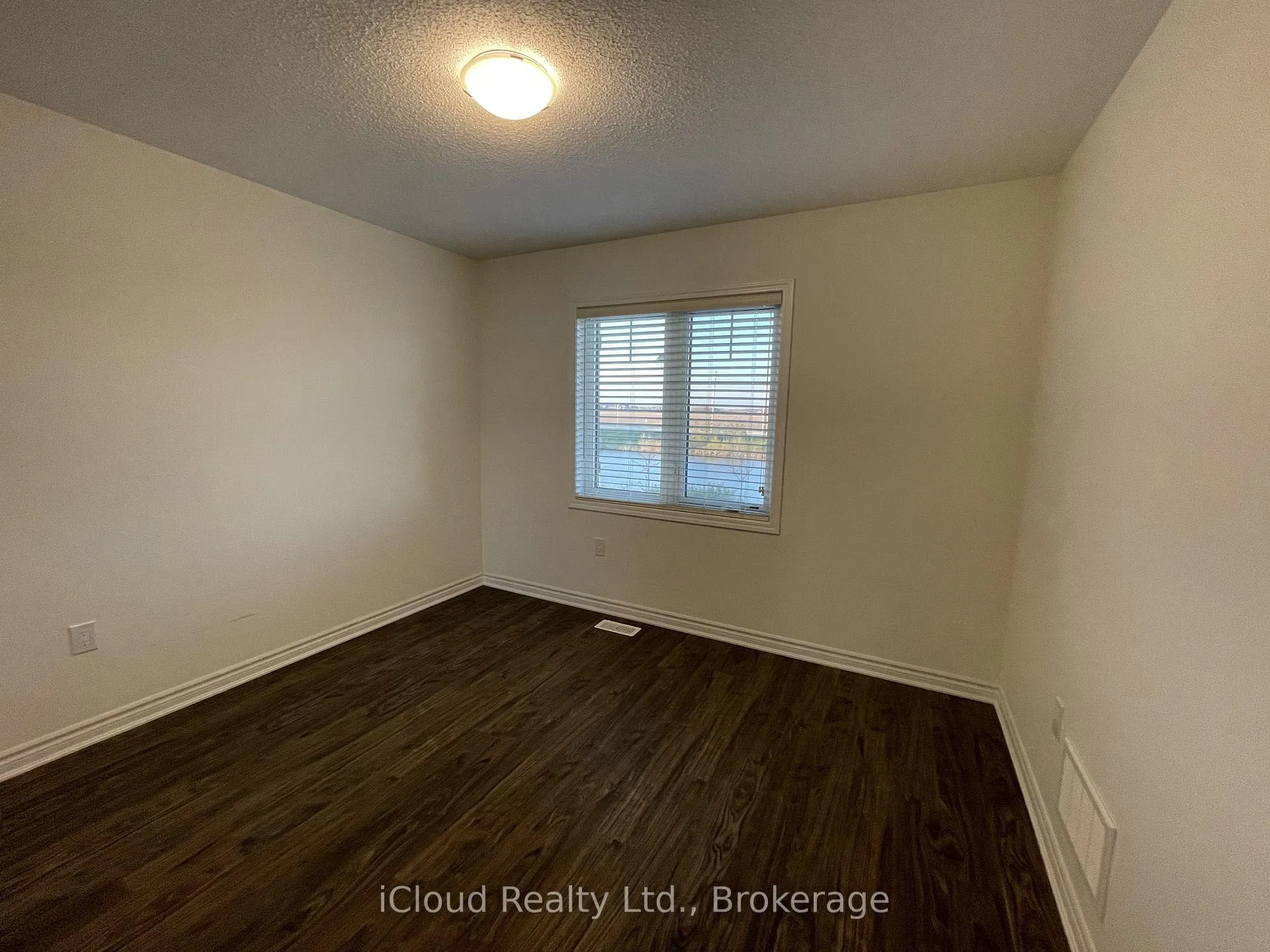 Photo 33 of 1360 Sycamore Gardens, Milton, Cobban — HOMEH