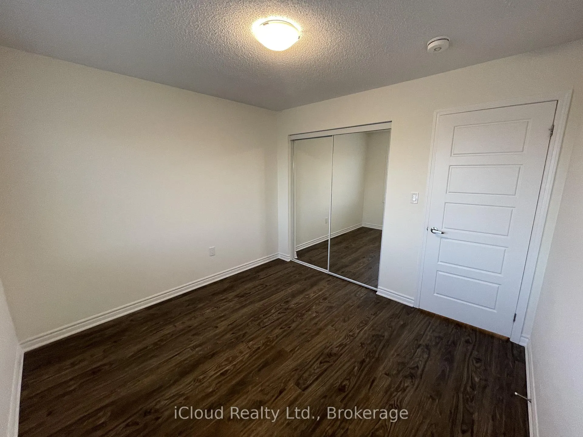 Photo 37 of 1360 Sycamore Gardens, Milton, Cobban — HOMEH