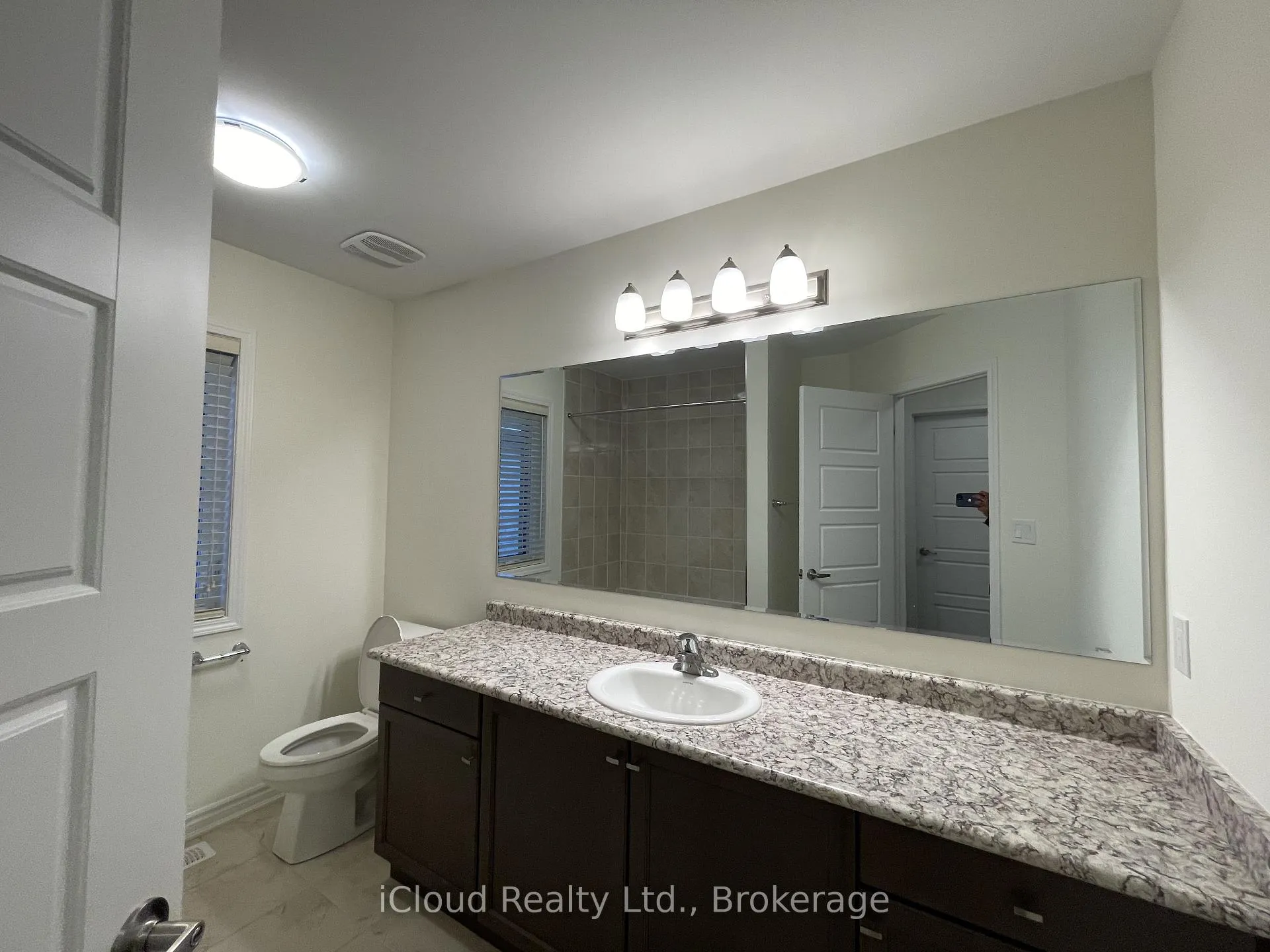 Photo 39 of 1360 Sycamore Gardens, Milton, Cobban — HOMEH
