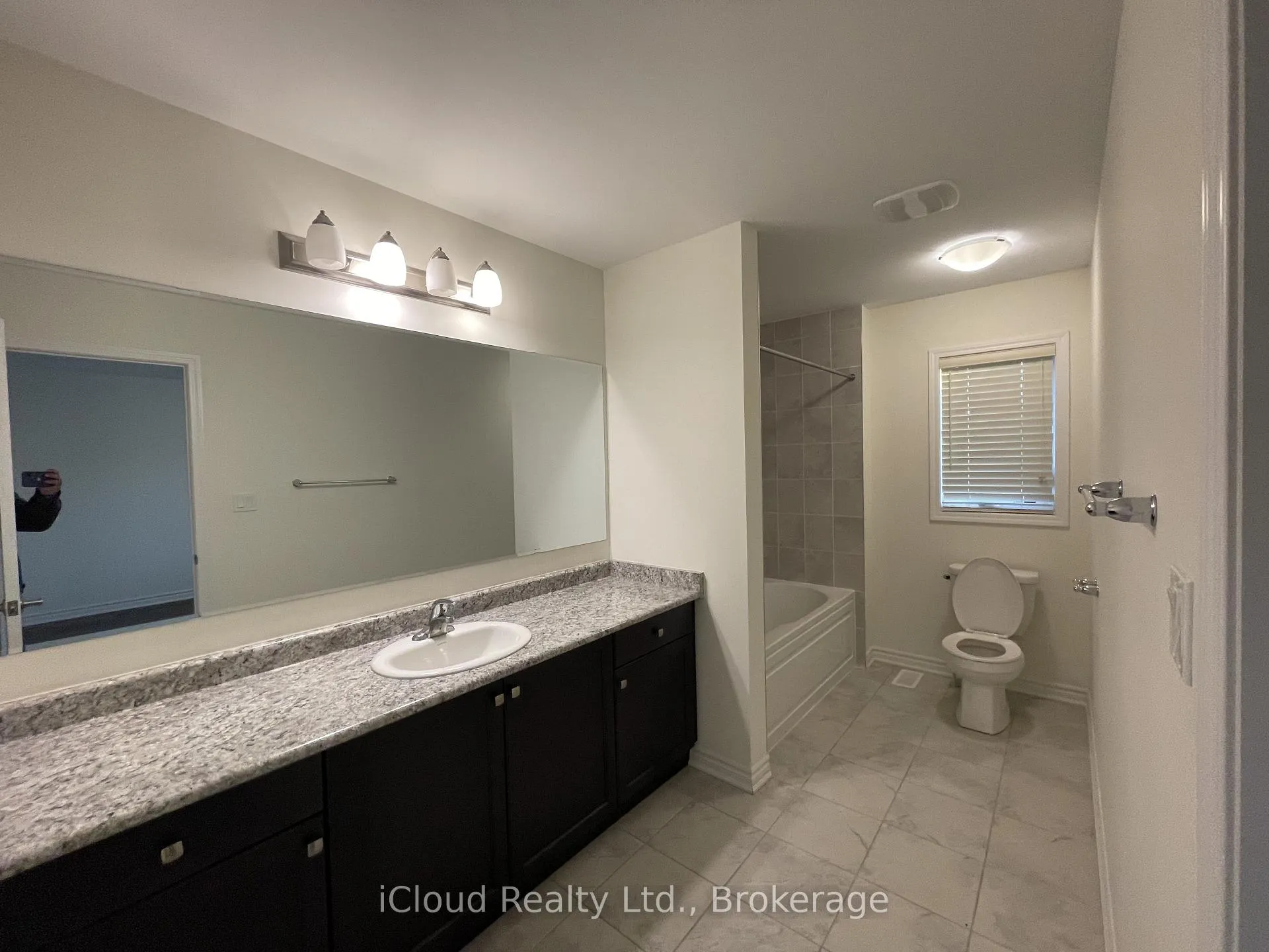 Photo 40 of 1360 Sycamore Gardens, Milton, Cobban — HOMEH