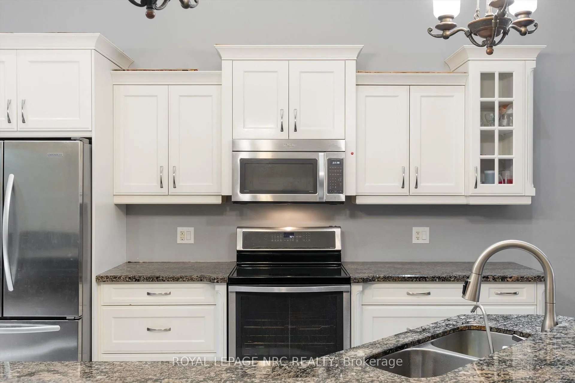 Photo 6 of 7 Sapphire Court N, St. Catharines, Lakeshore — HOMEH