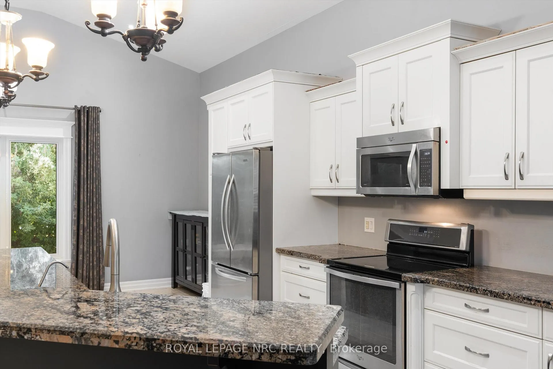 Photo 7 of 7 Sapphire Court N, St. Catharines, Lakeshore — HOMEH